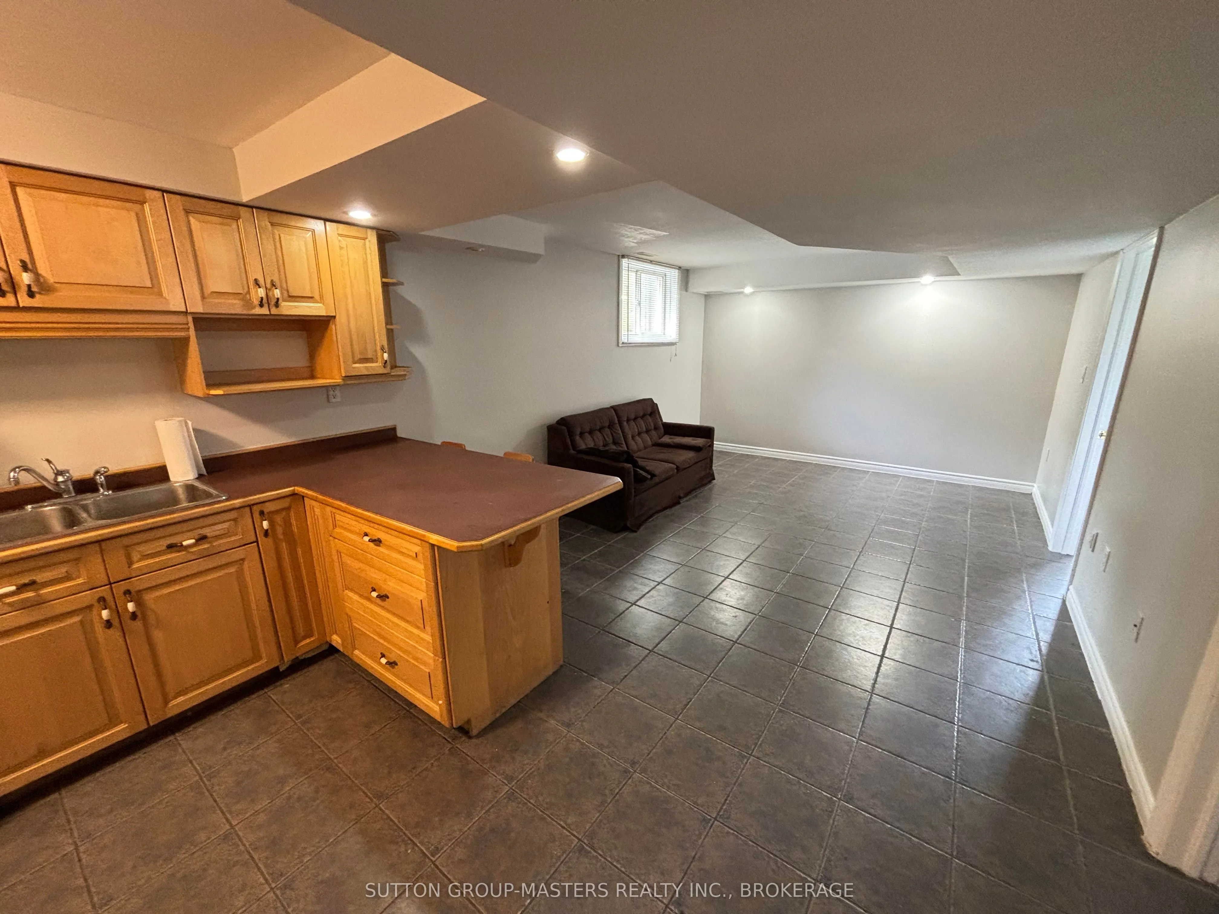 160 Nelson Street, #2