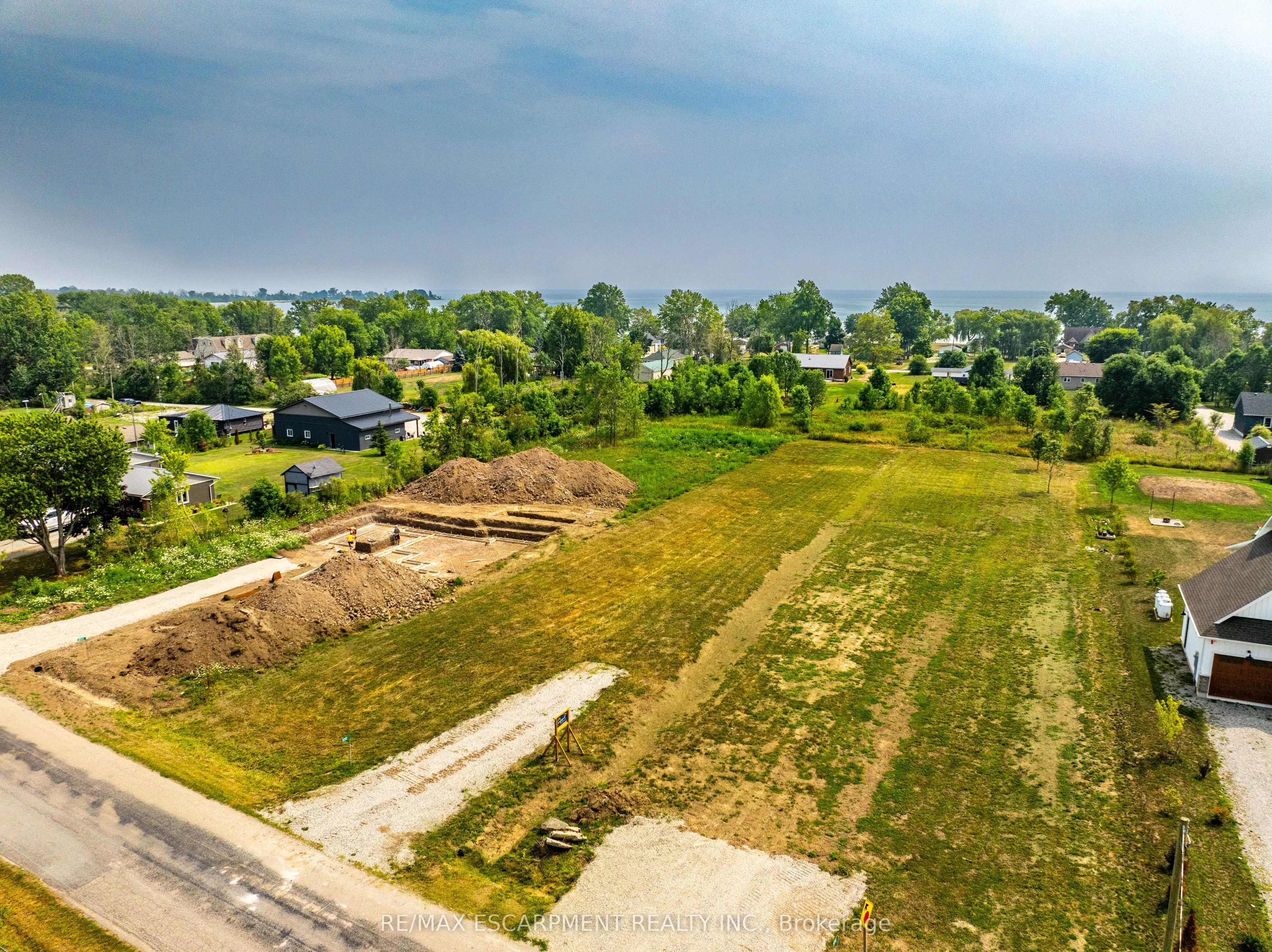 3252 Lakeshore Road