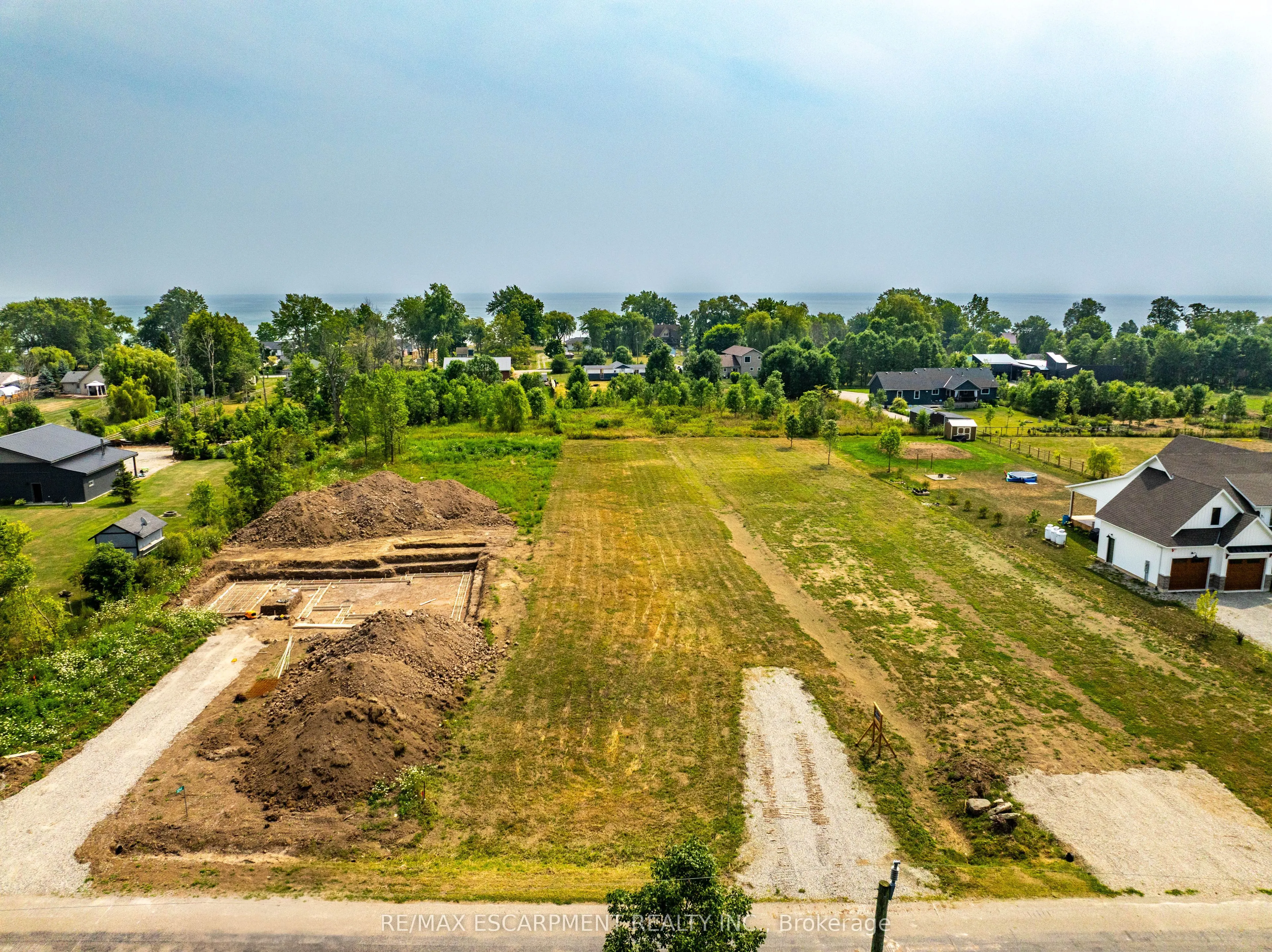 3252 Lakeshore Road