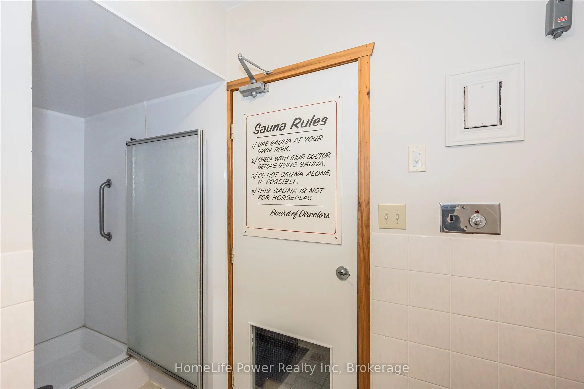 19 Woodlawn Road E, #711