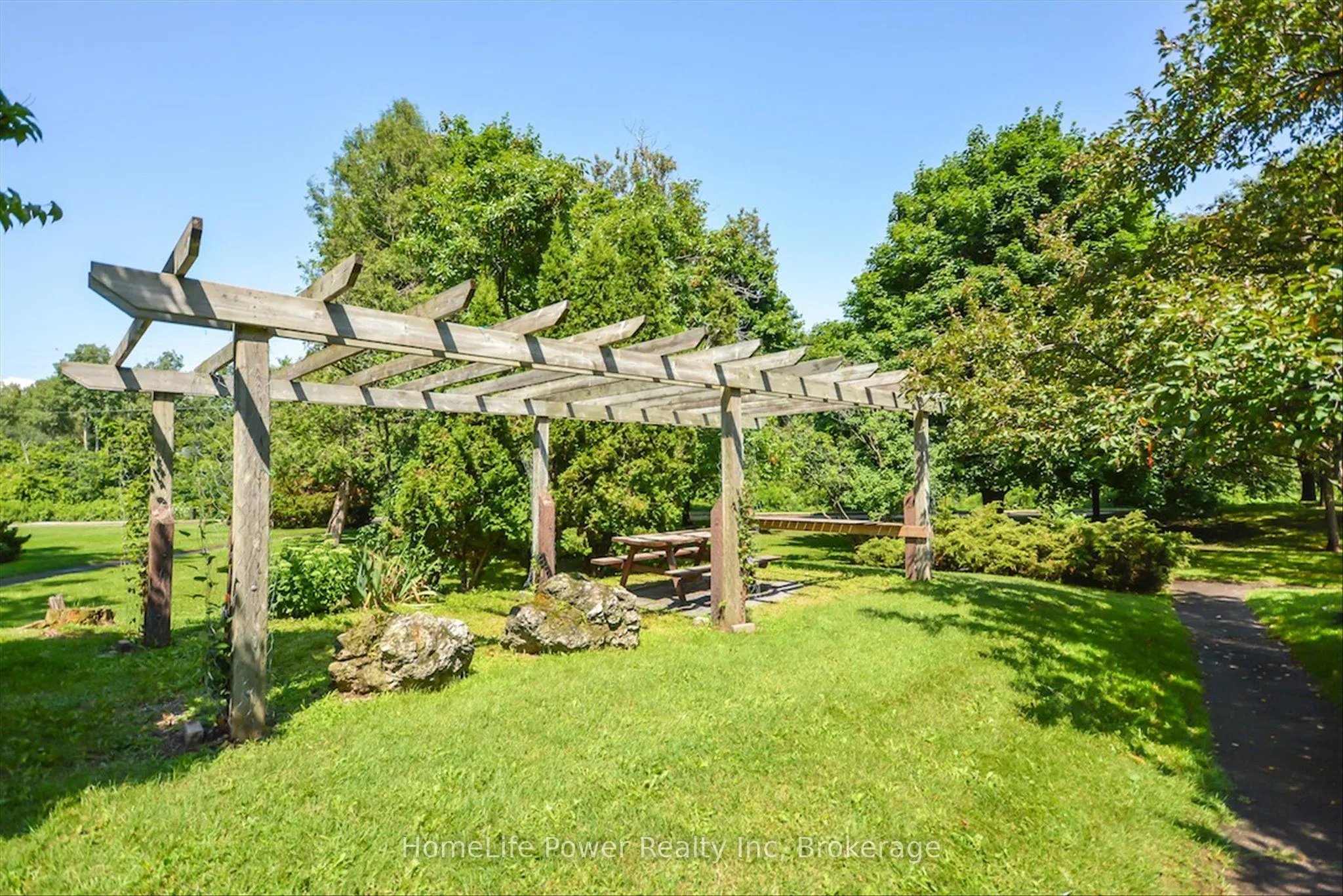 19 Woodlawn Road E, #711