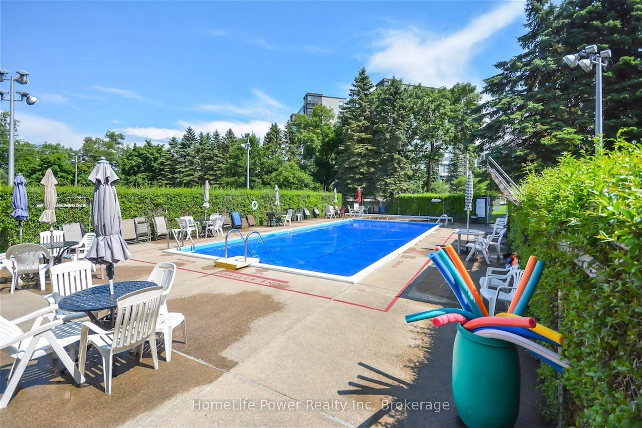 19 Woodlawn Road E, #711