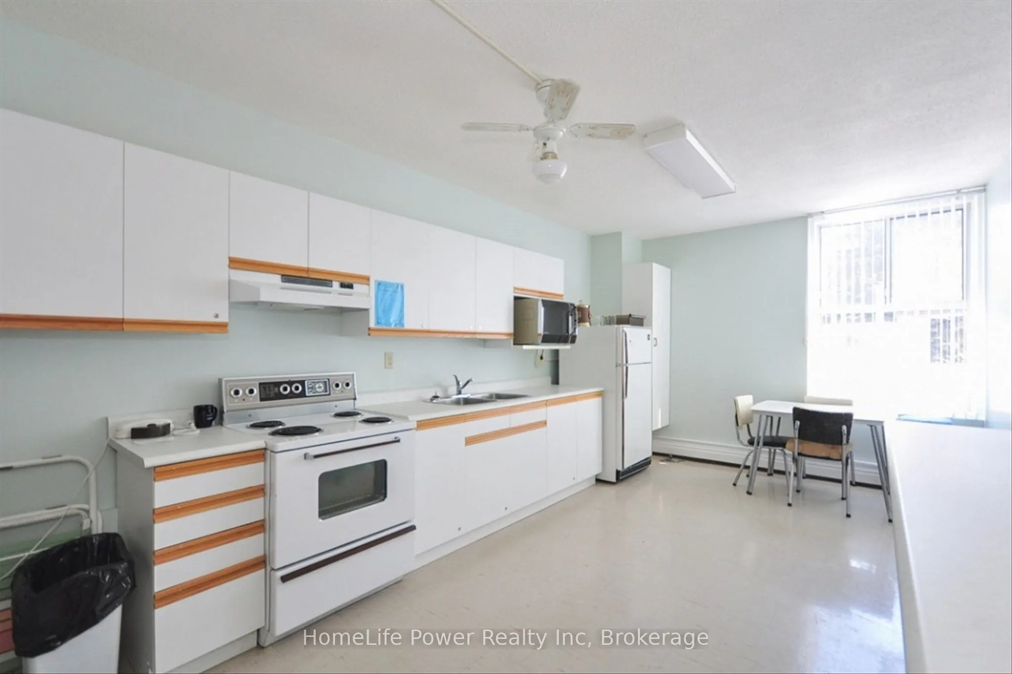 19 Woodlawn Road E, #711