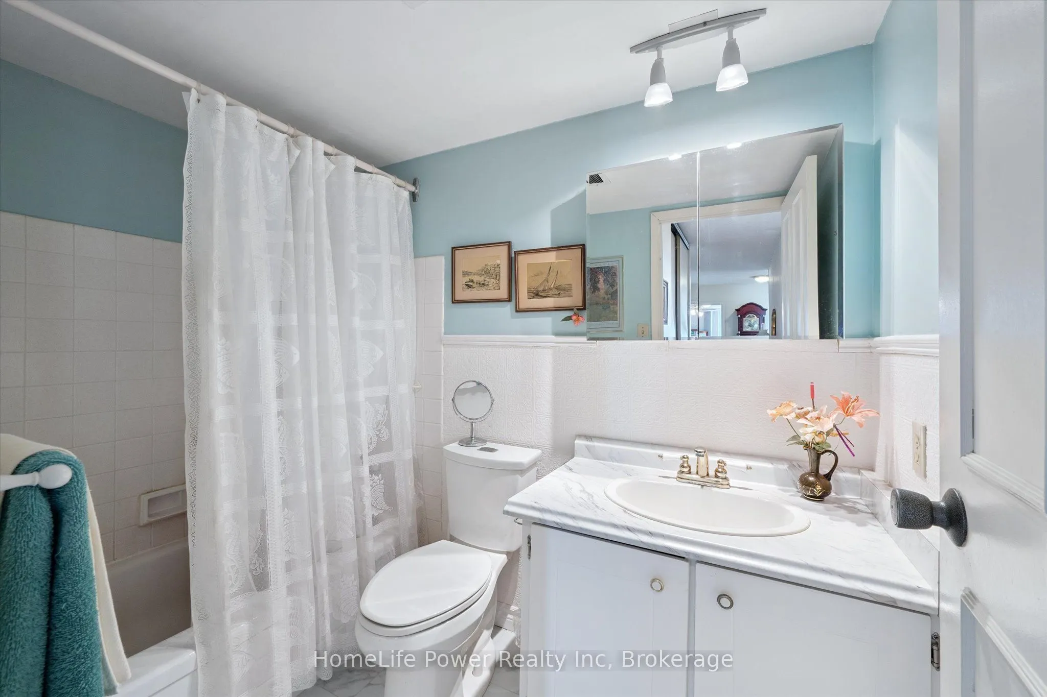 19 Woodlawn Road E, #711