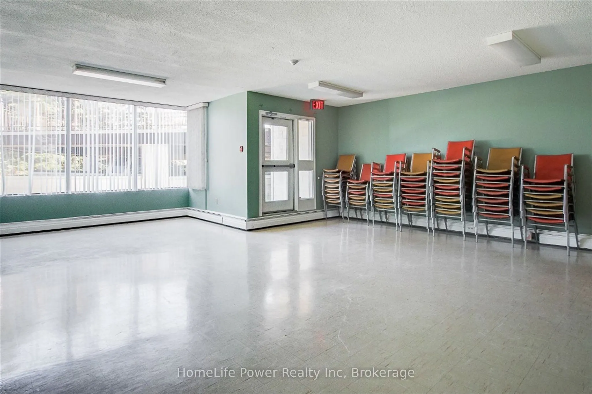 19 Woodlawn Road E, #711