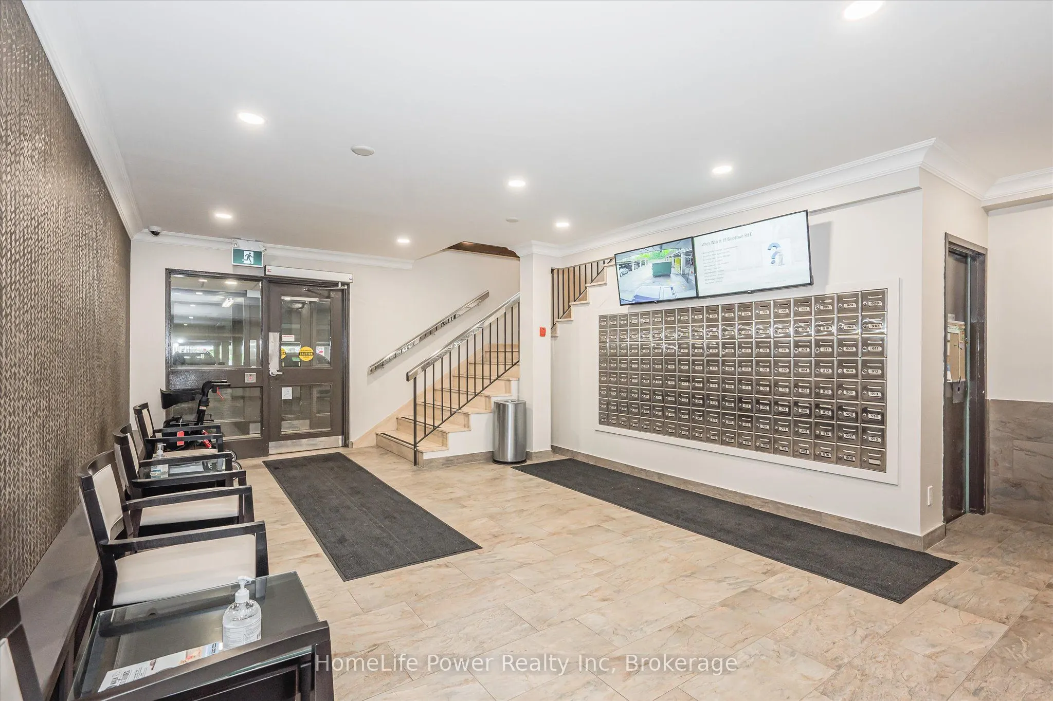 19 Woodlawn Road E, #711