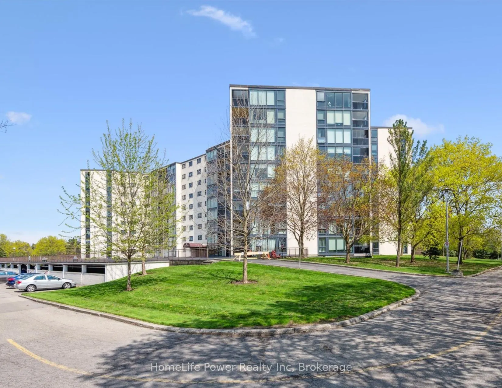19 Woodlawn Road E, #711
