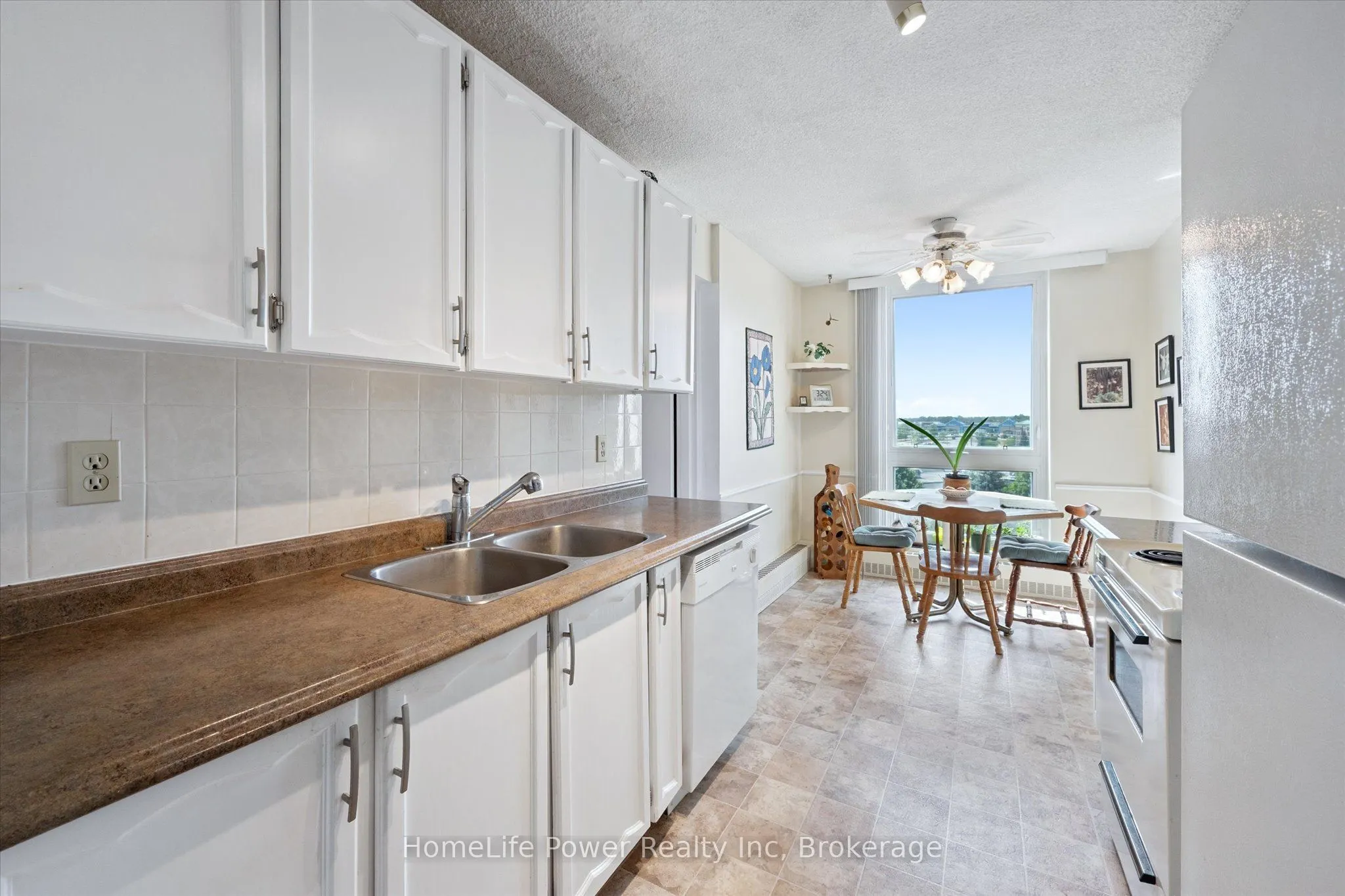 19 Woodlawn Road E, #711