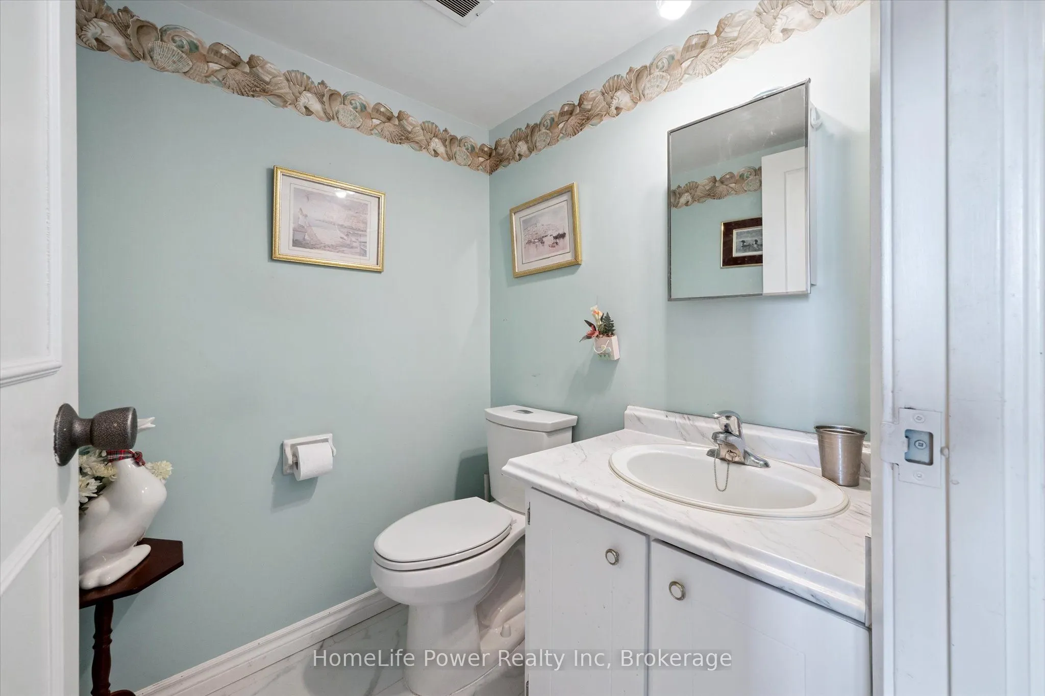 19 Woodlawn Road E, #711
