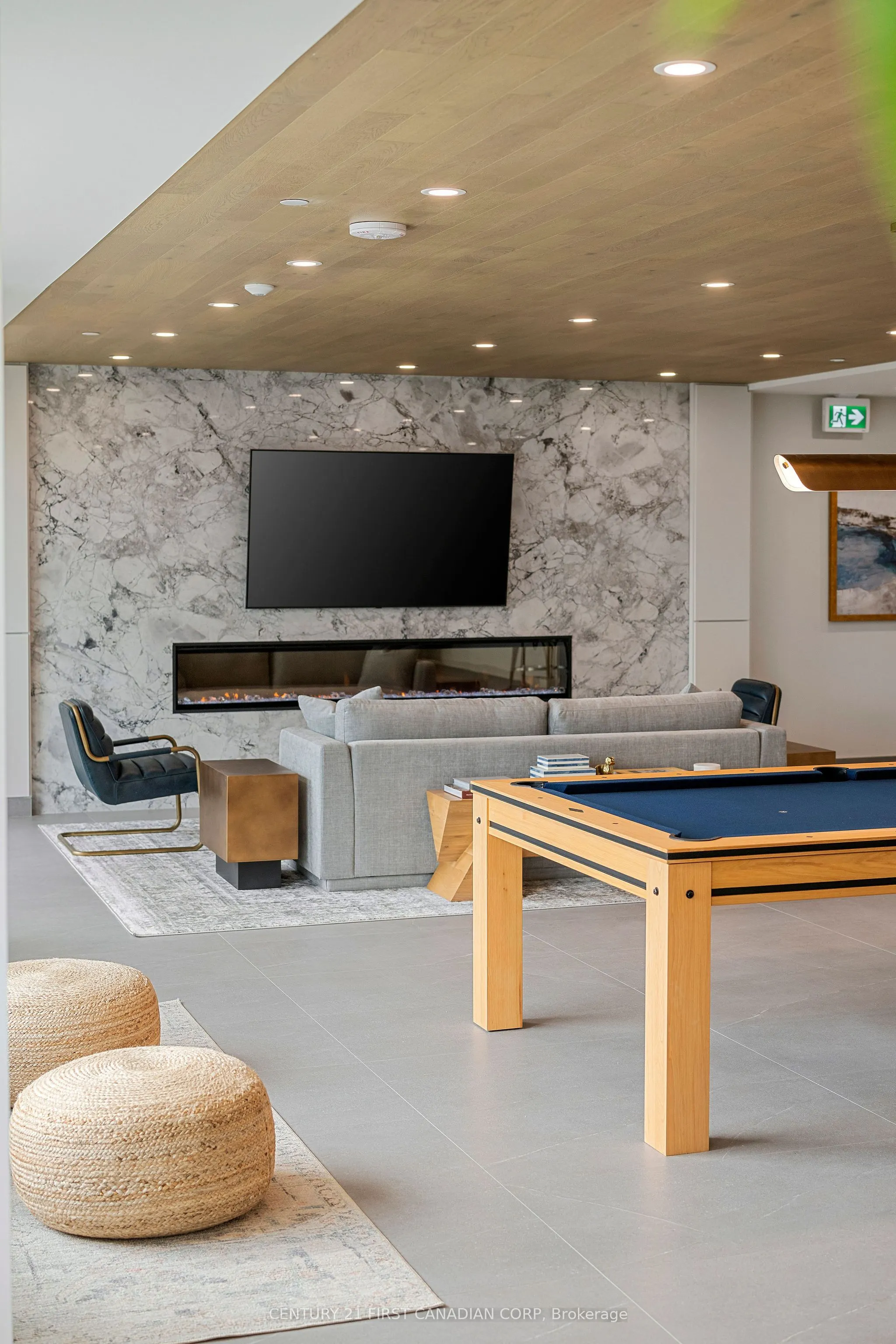 4286 King Street, #906