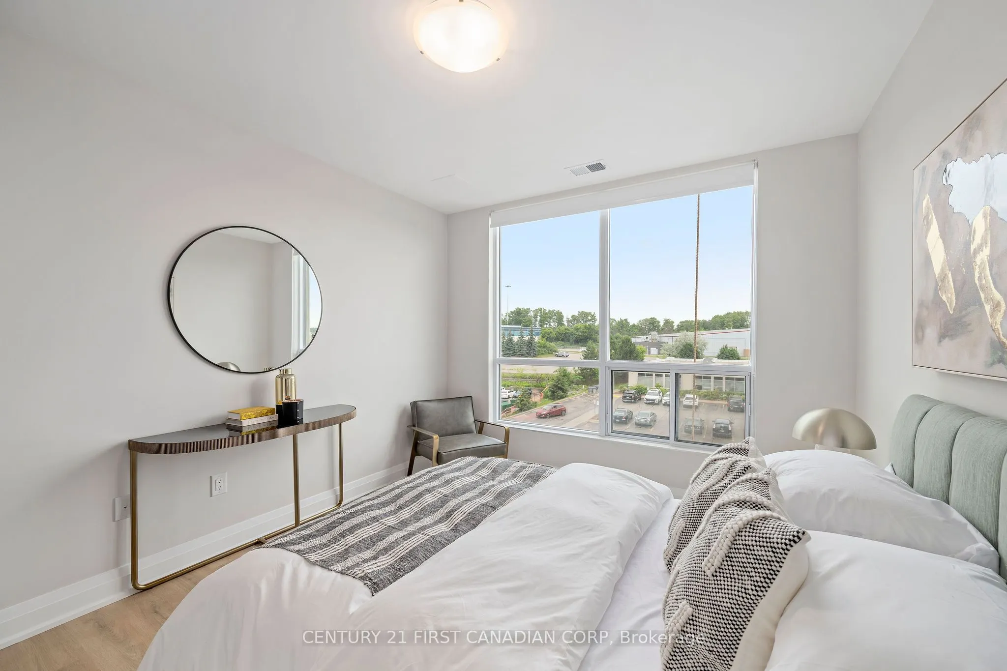 4286 King Street, #906