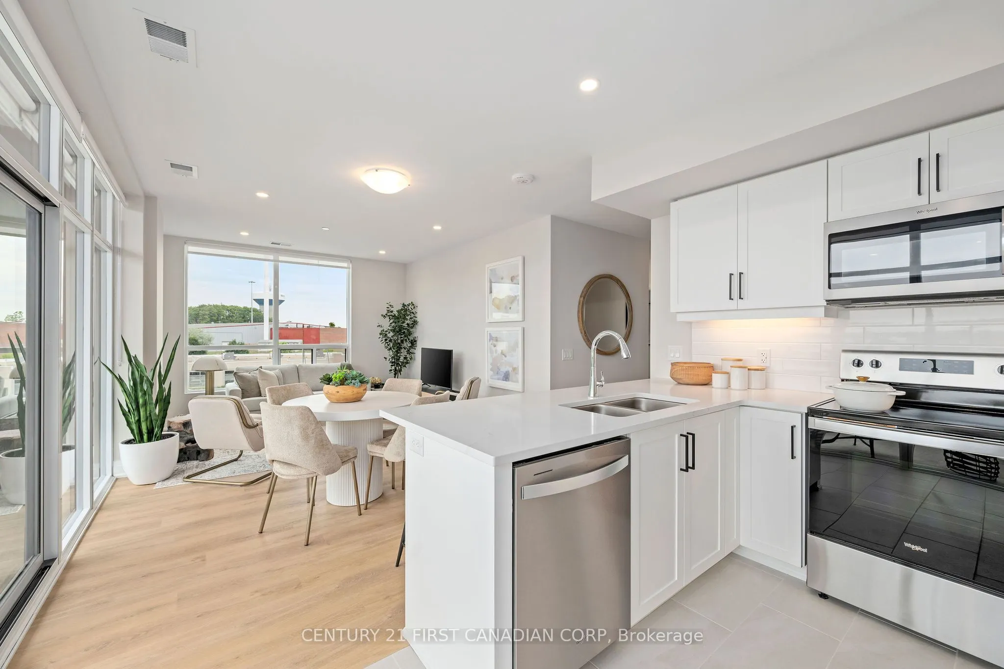4286 King Street, #906