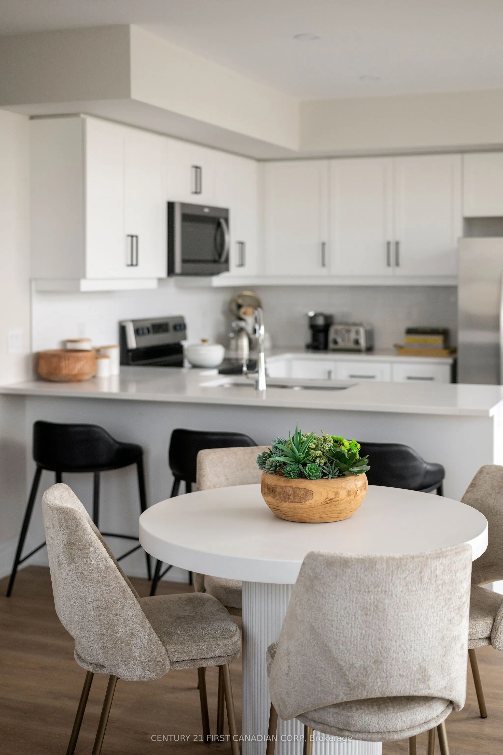 4286 King Street, #906