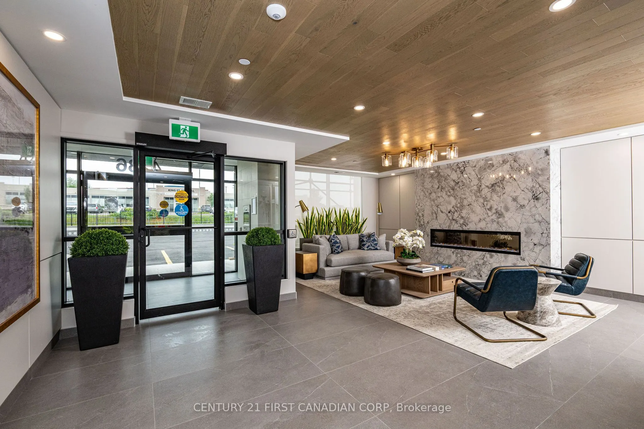 4286 King Street, #906