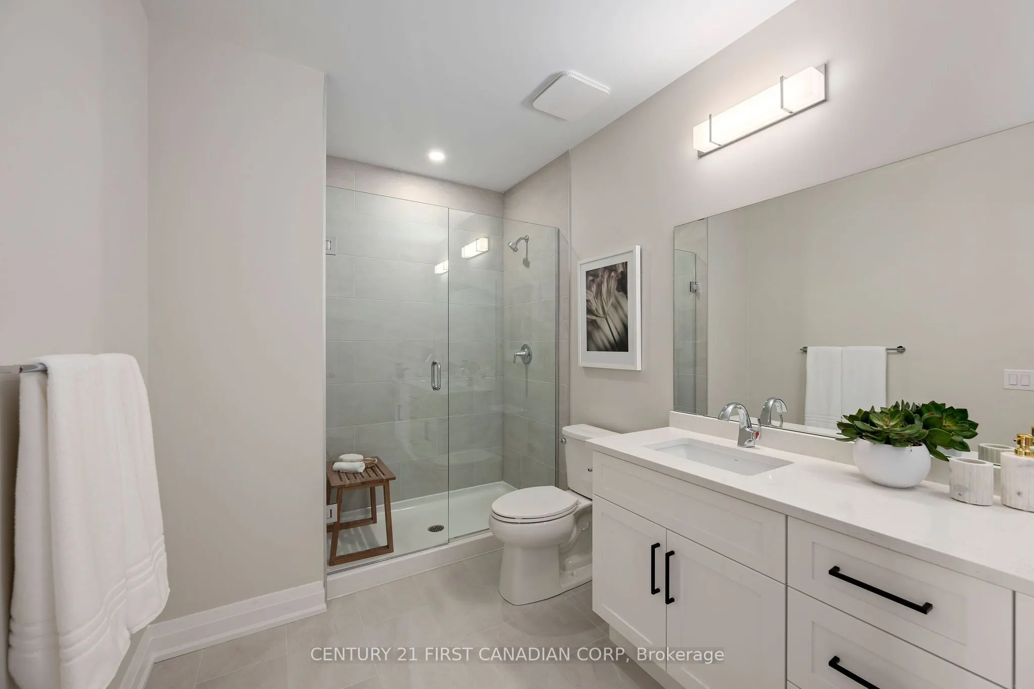 4286 King Street, #906