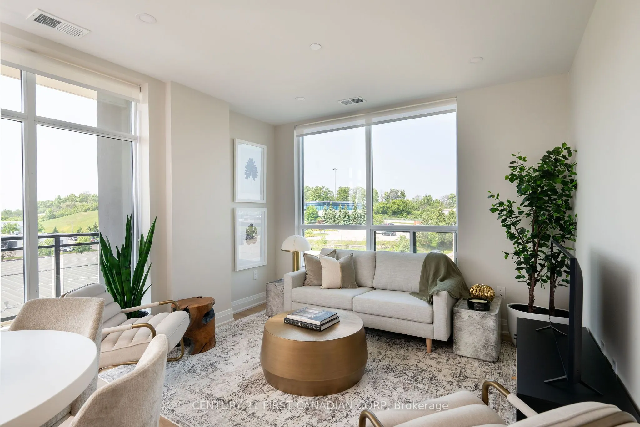 4286 King Street, #906