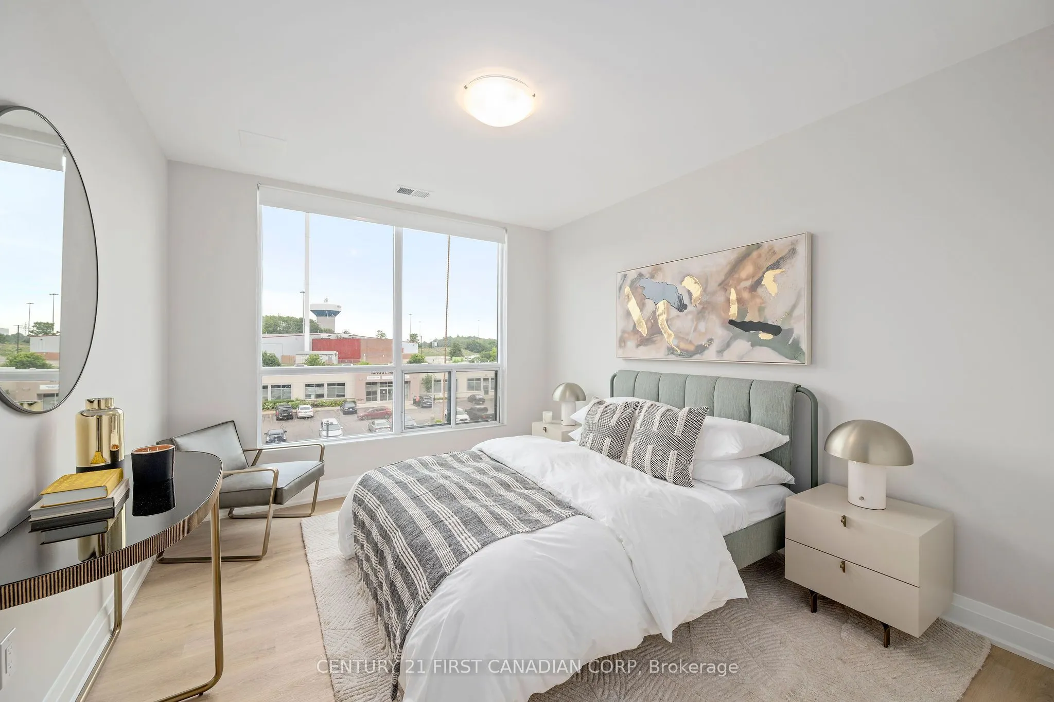 4286 King Street, #906