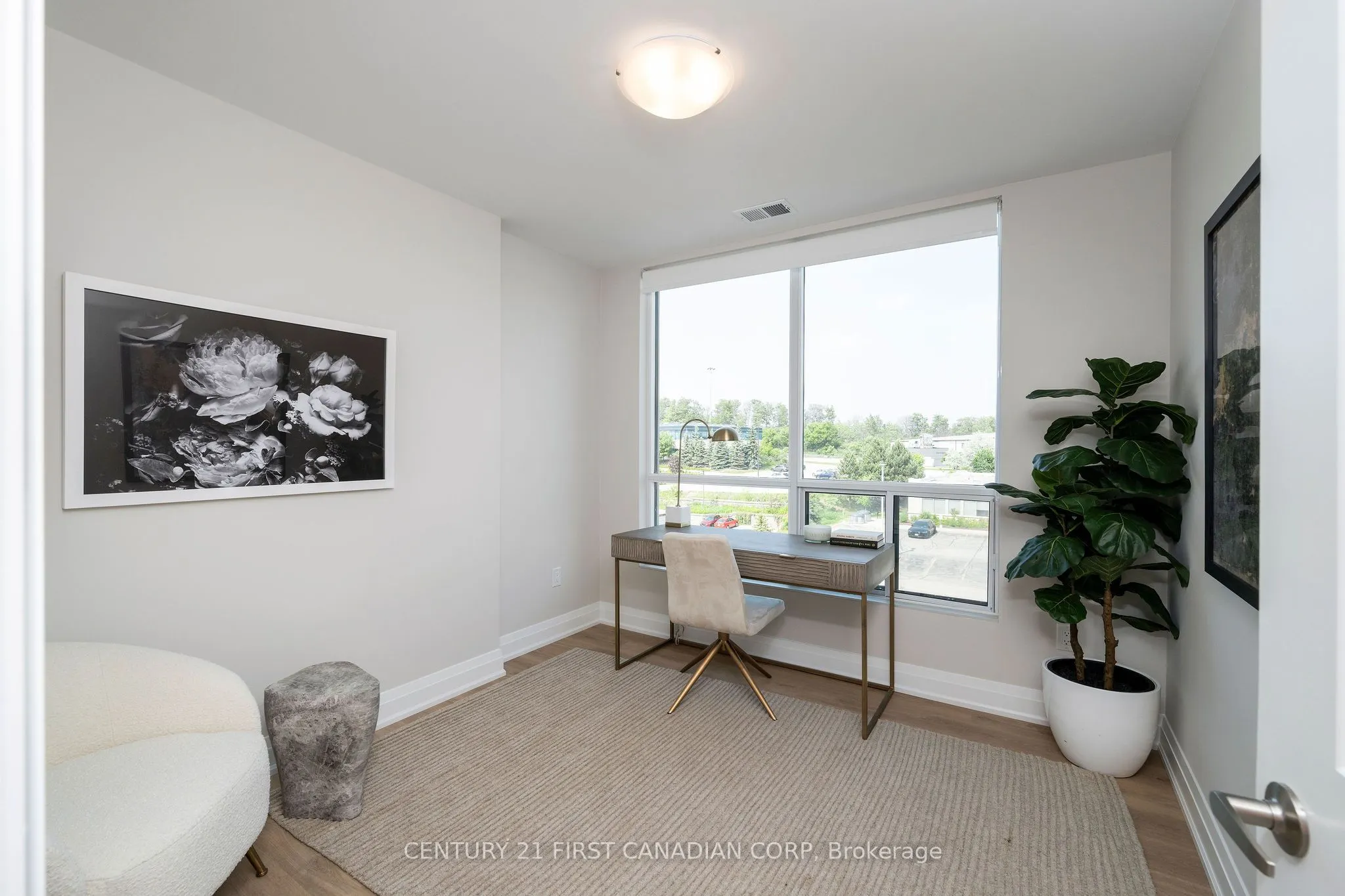 4286 King Street, #906