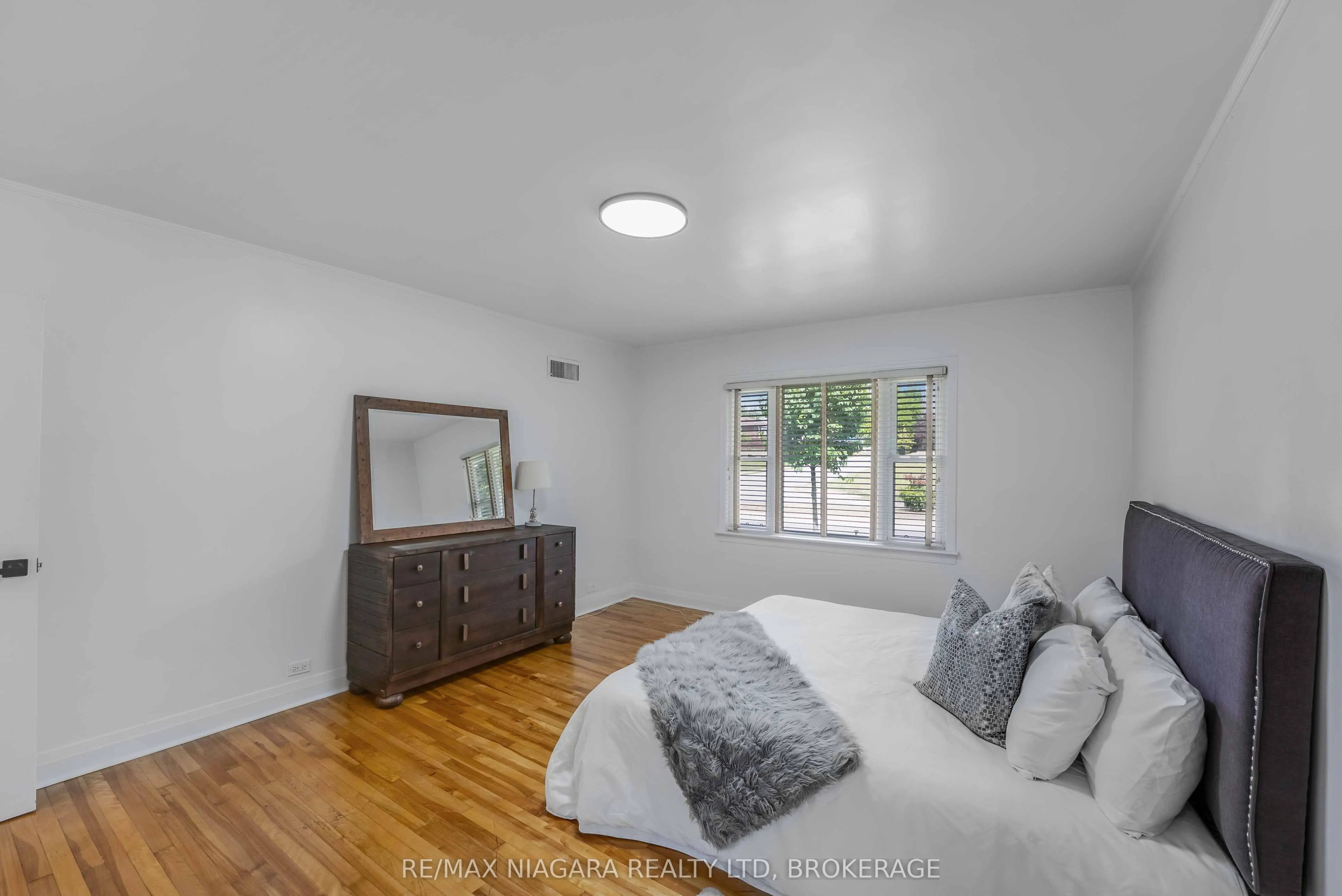 5000 SIXTH Avenue