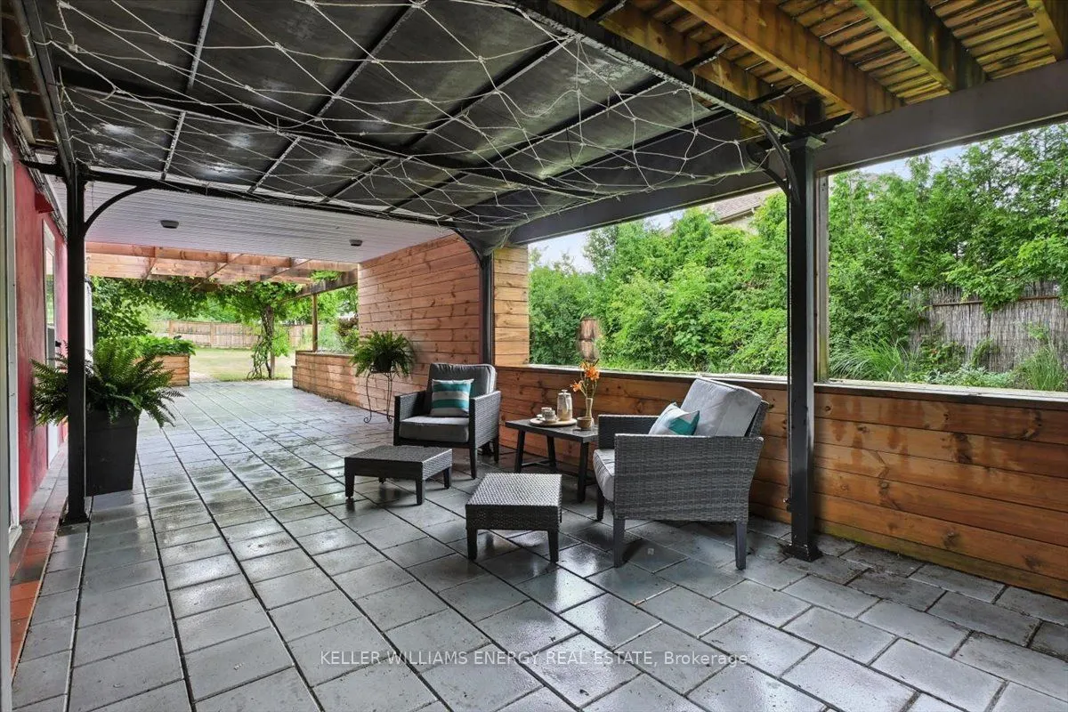 76 Maple Crescent
