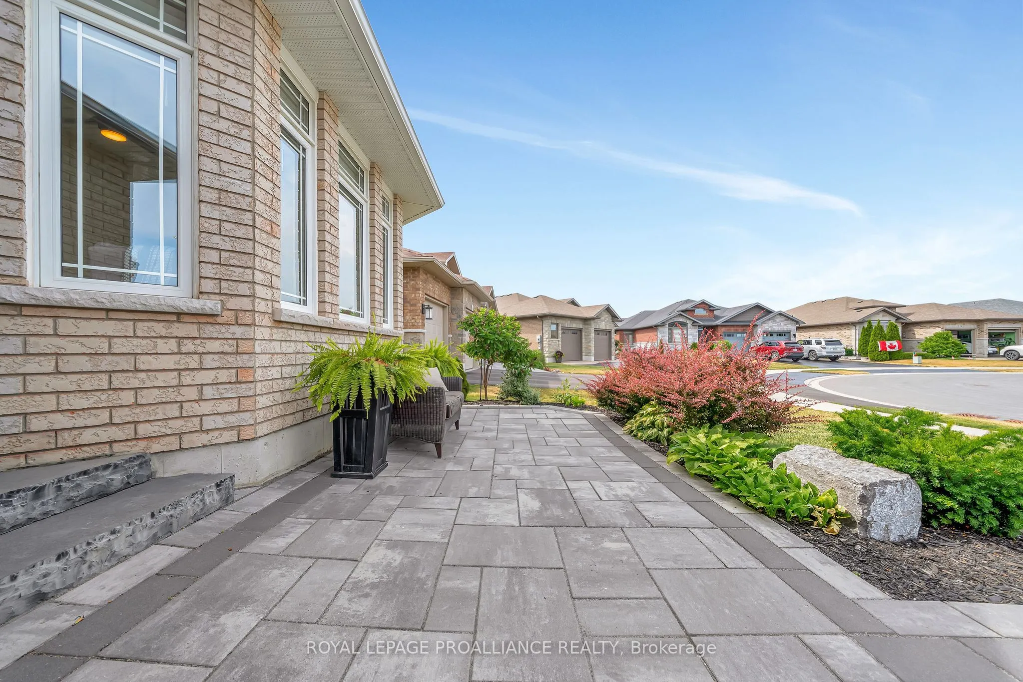 16 Hummingbird Drive