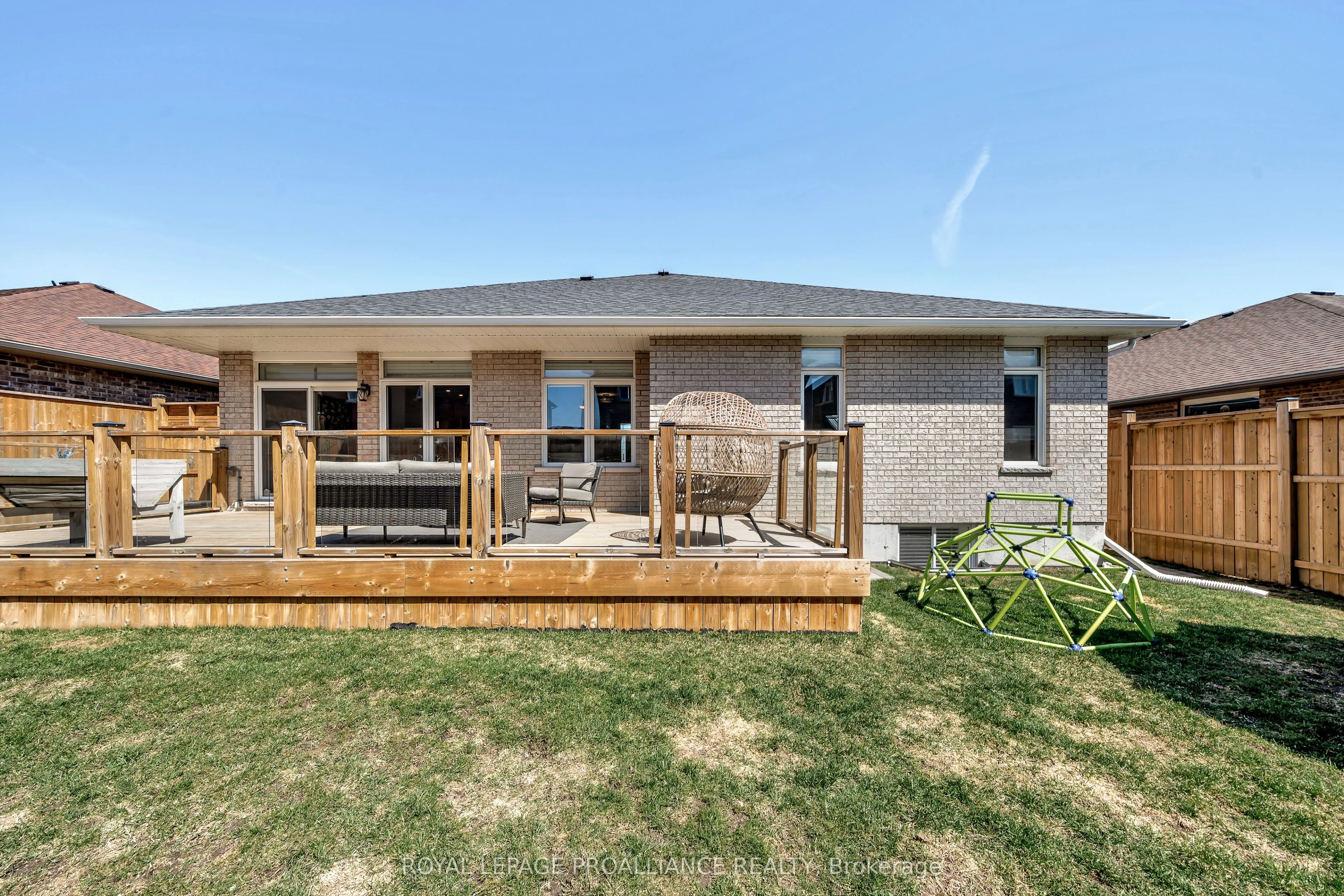 16 Hummingbird Drive