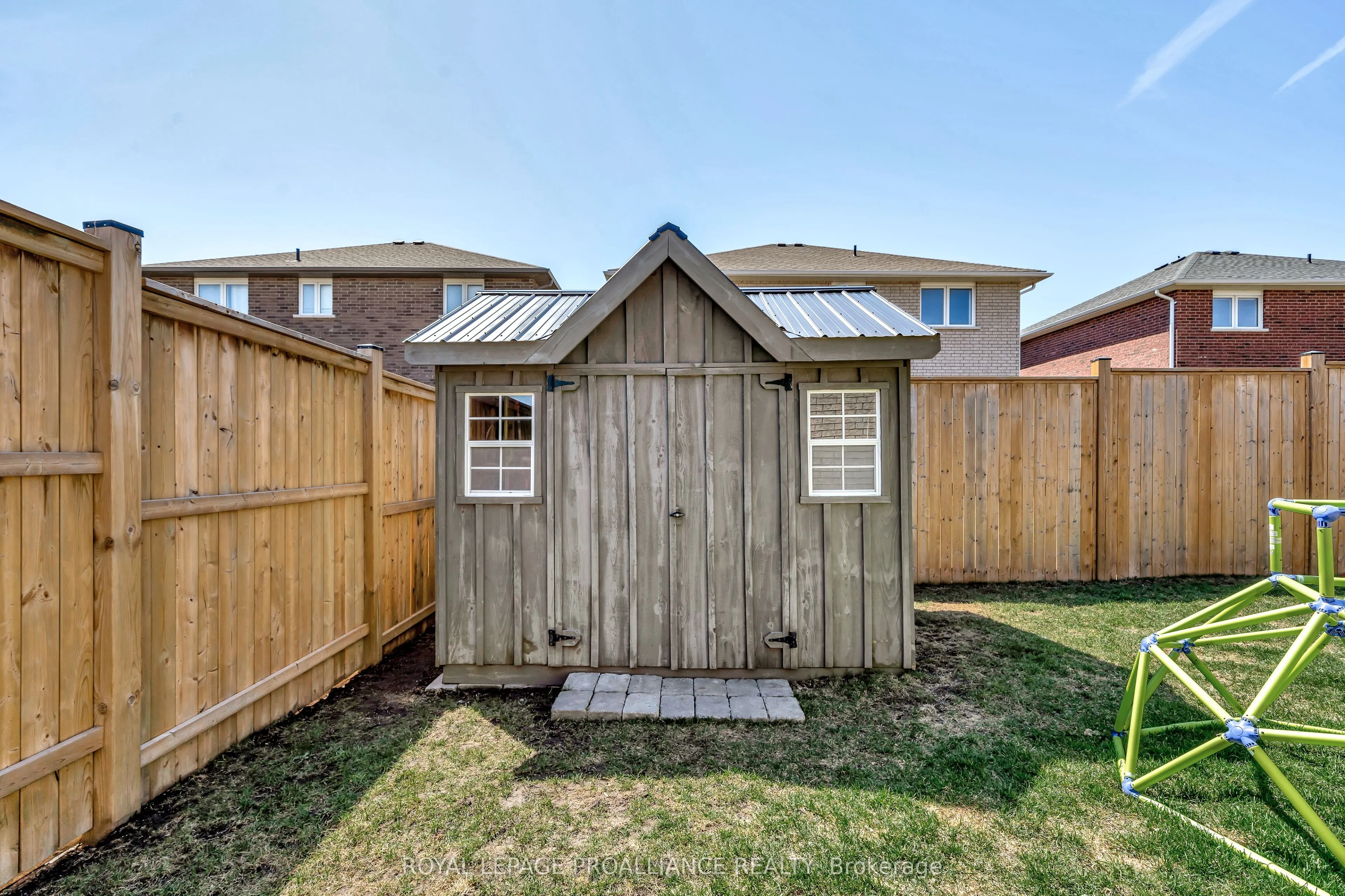 16 Hummingbird Drive