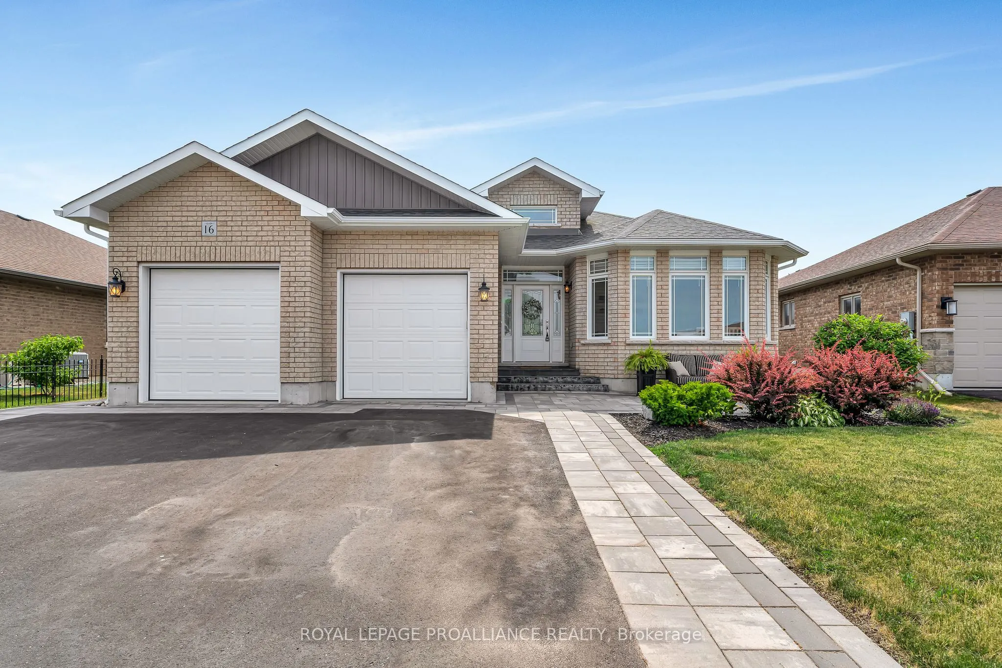 16 Hummingbird Drive