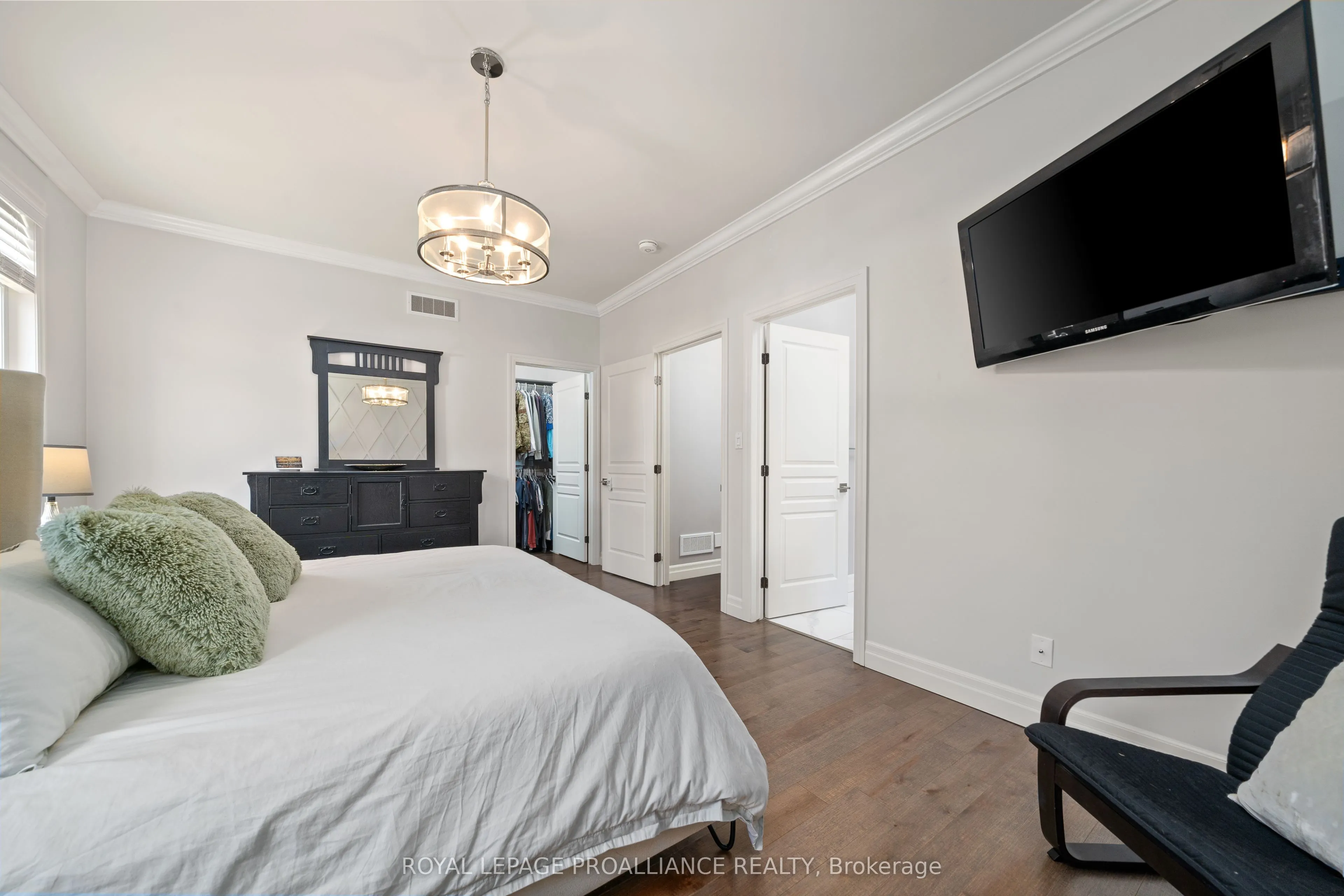 16 Hummingbird Drive