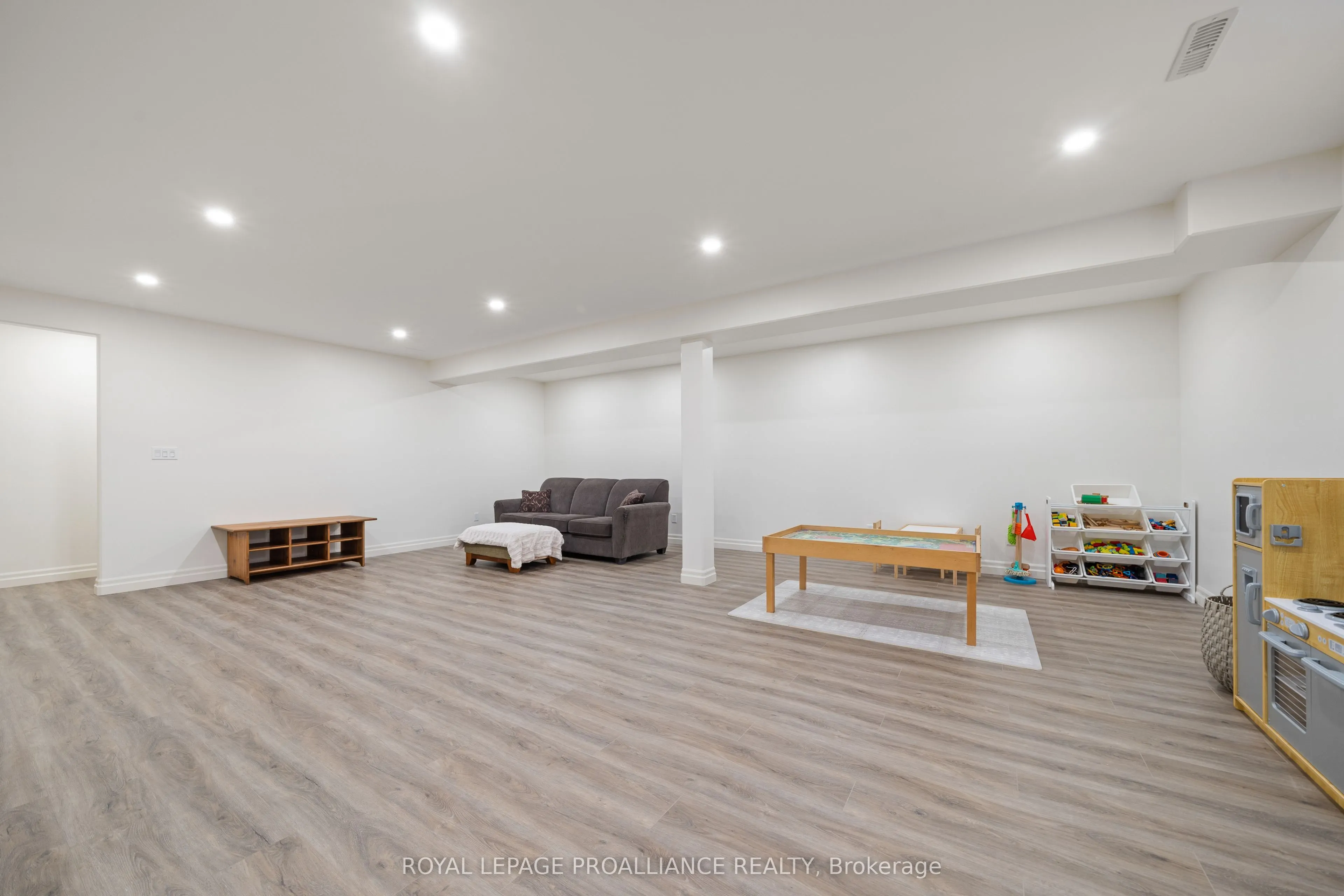 16 Hummingbird Drive