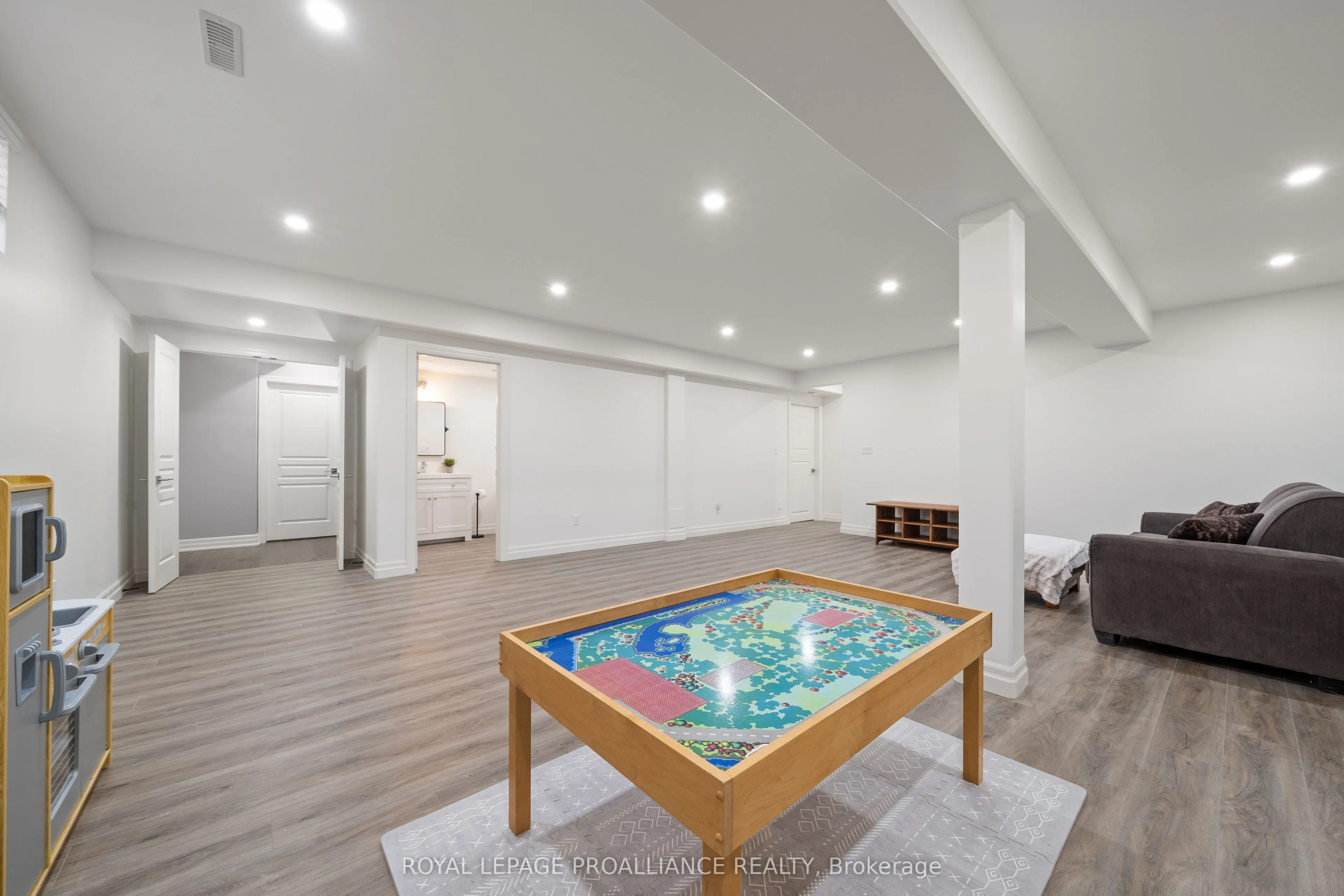 16 Hummingbird Drive