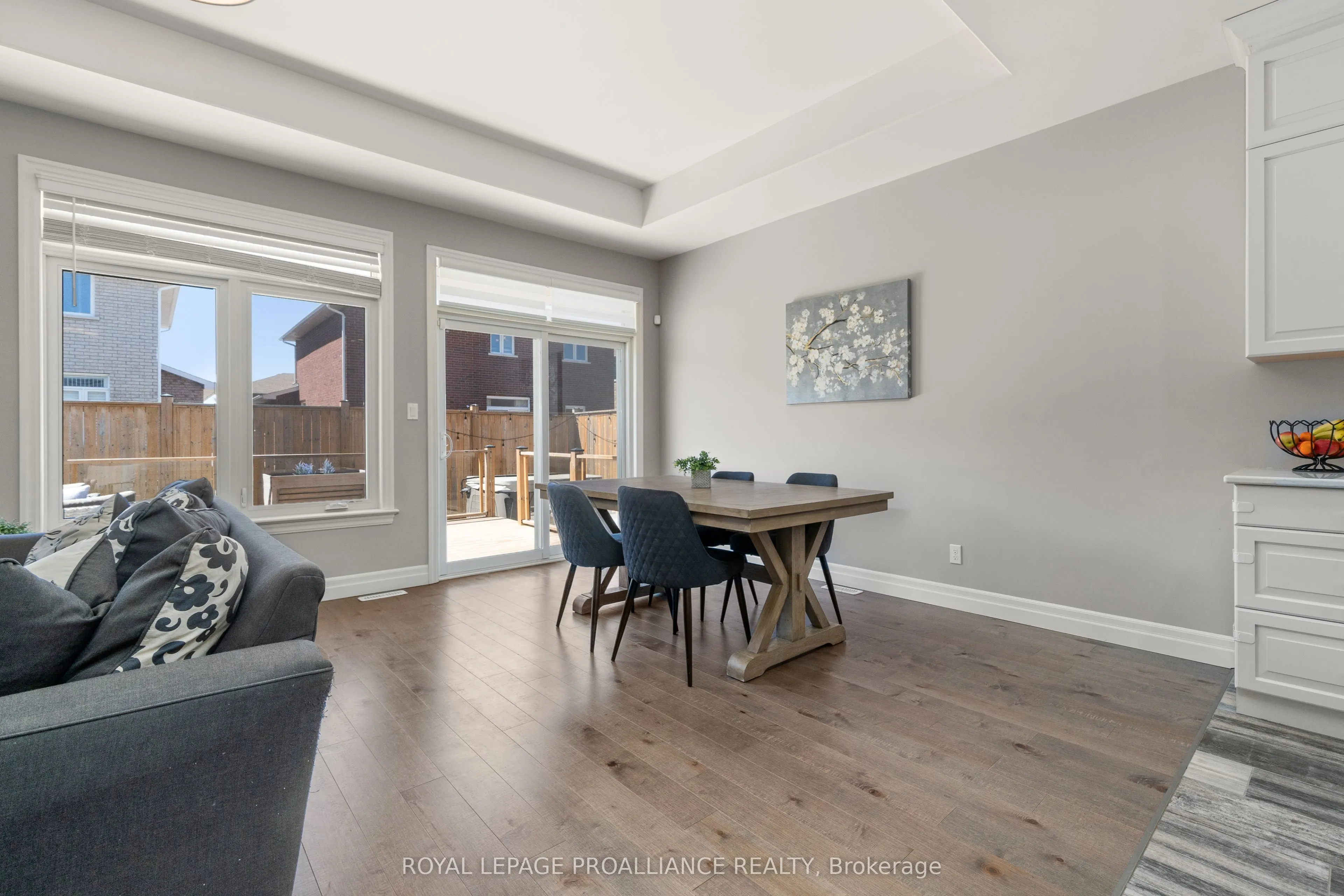 16 Hummingbird Drive