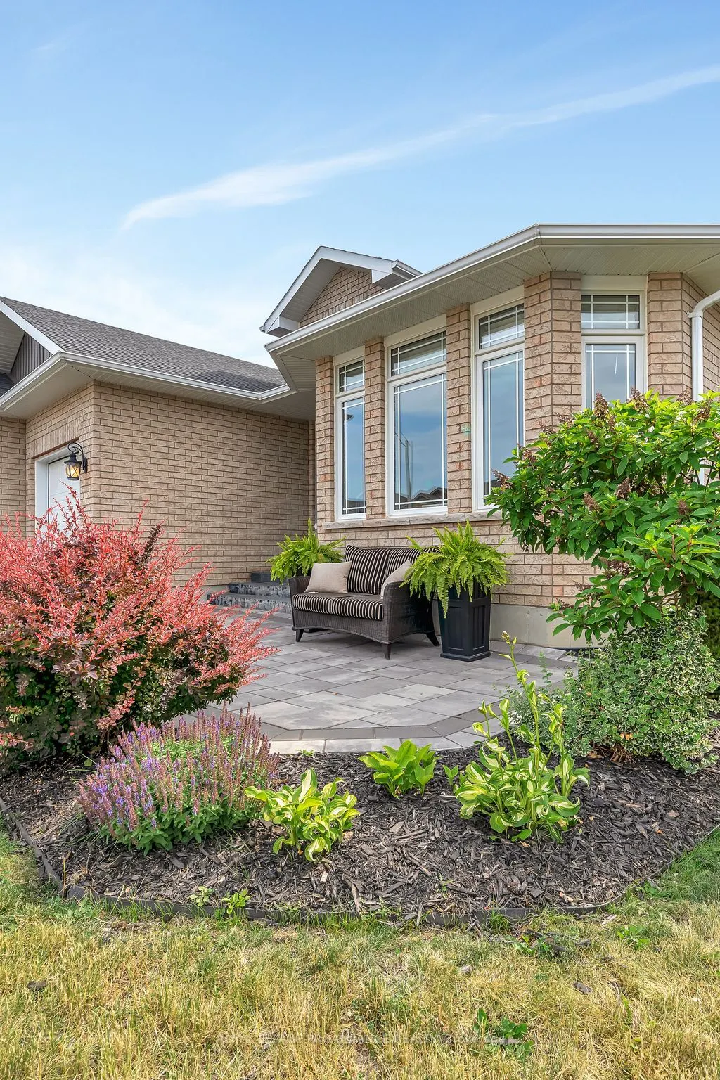 16 Hummingbird Drive