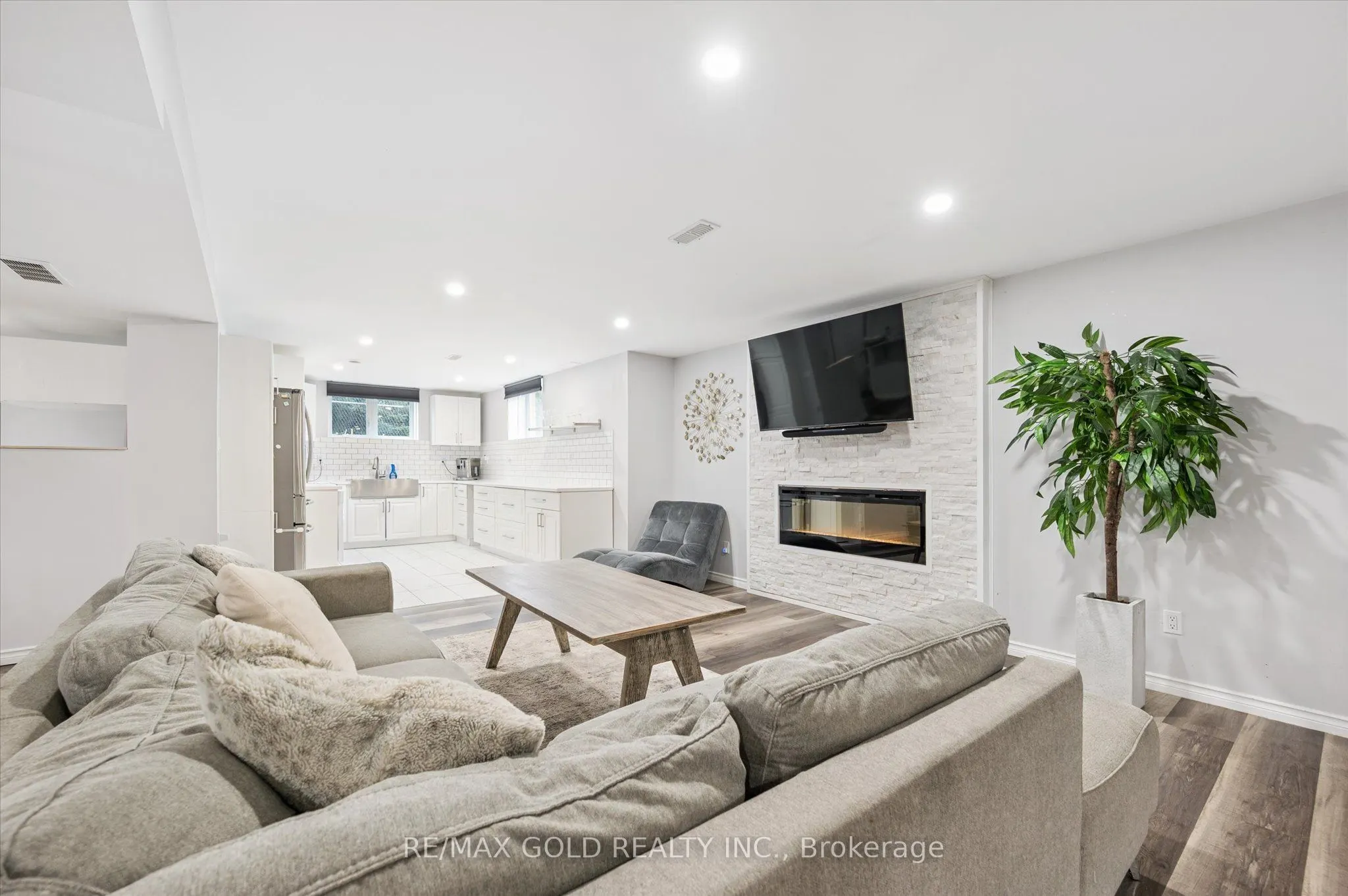 6615 Ellis Road