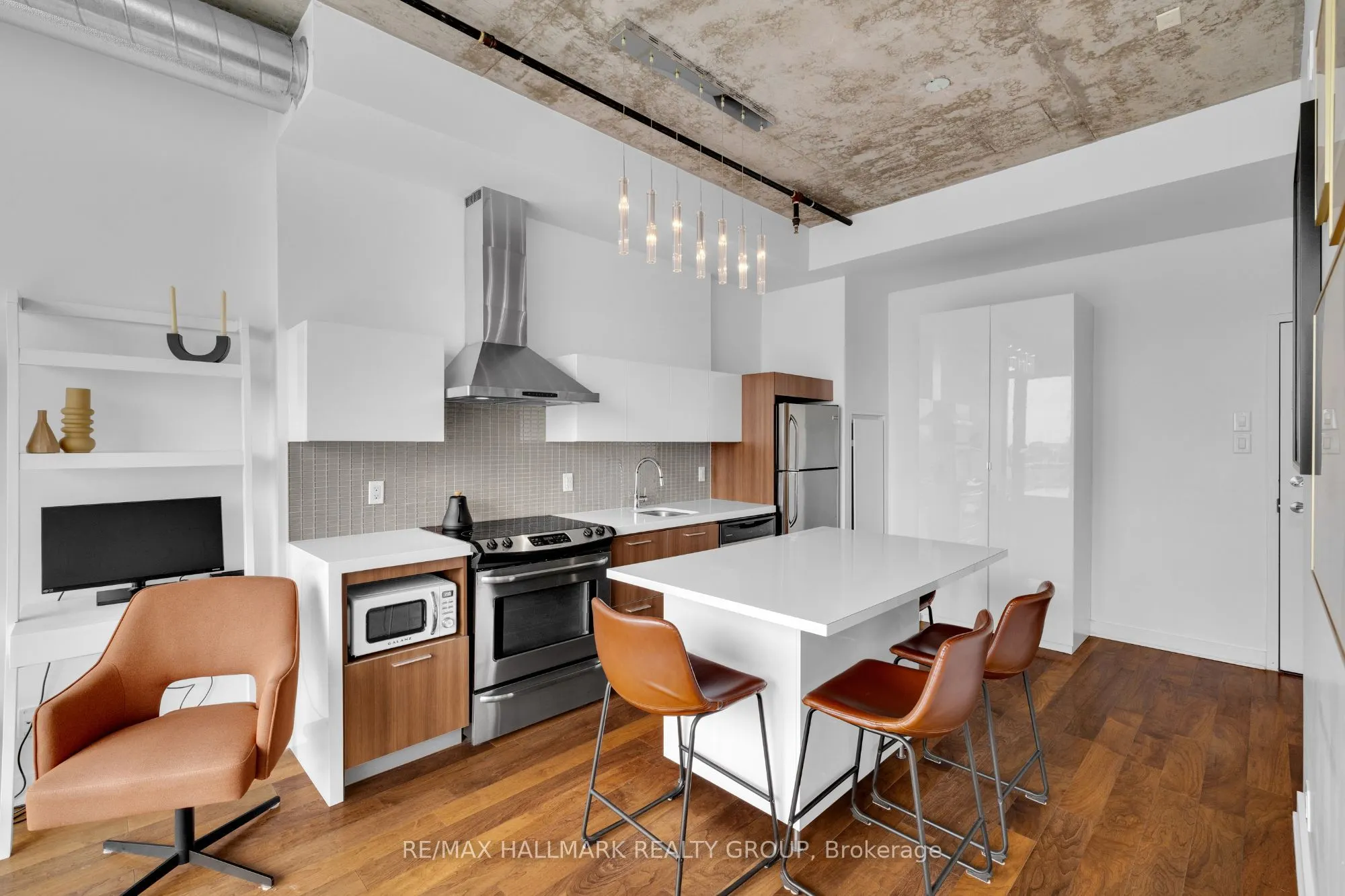 340 Mcleod Street, #933