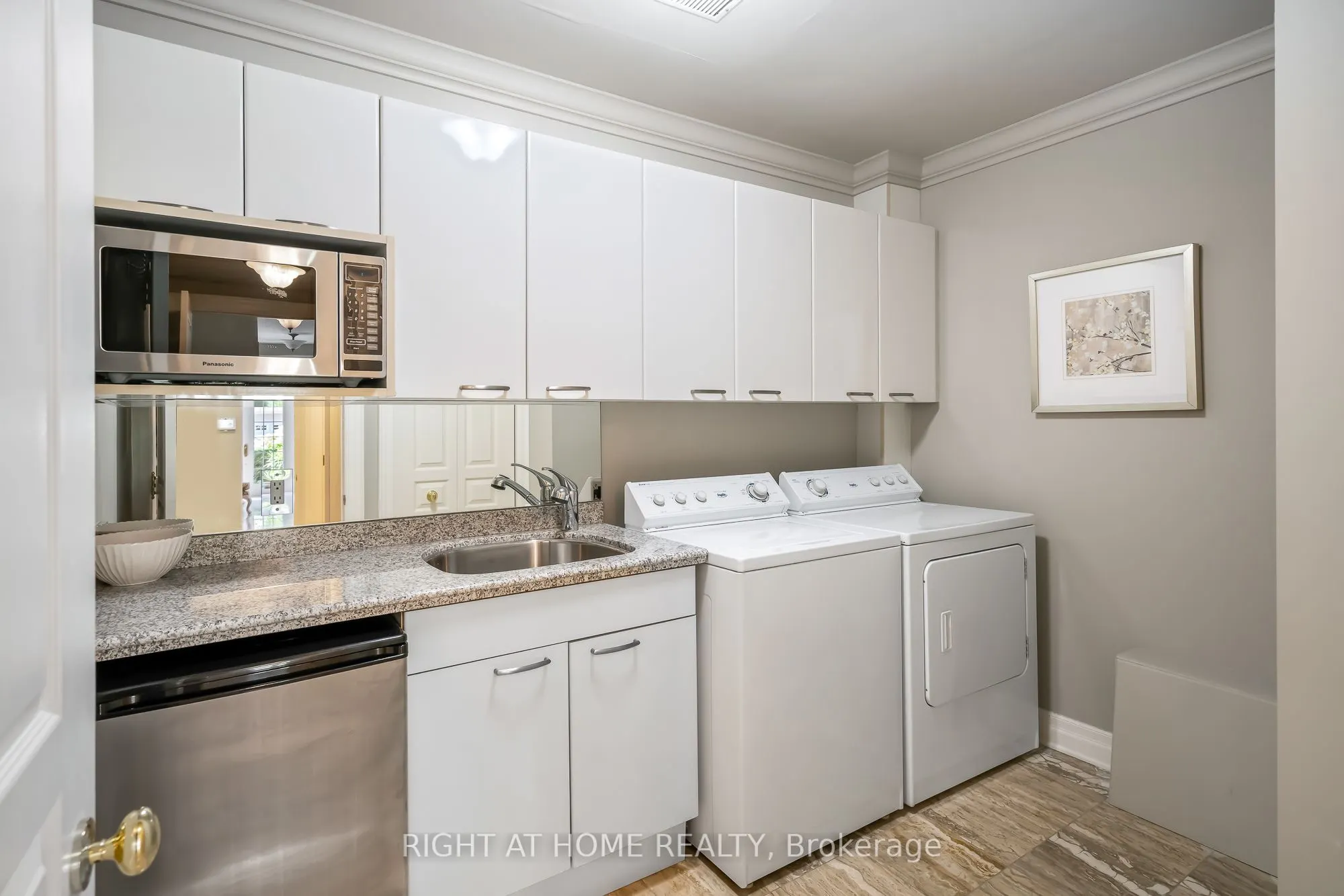 222 Ricardo Street, #10