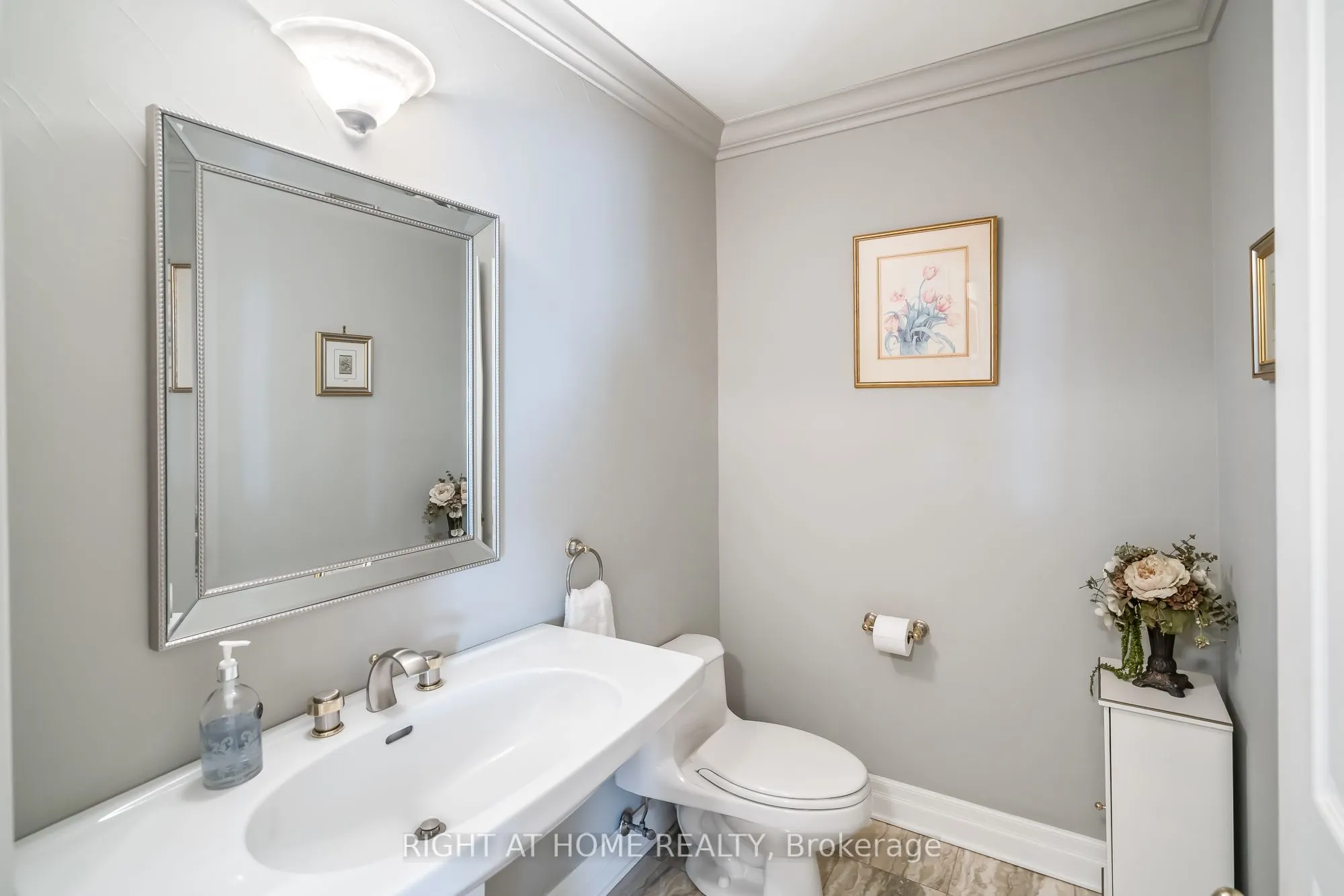 222 Ricardo Street, #10