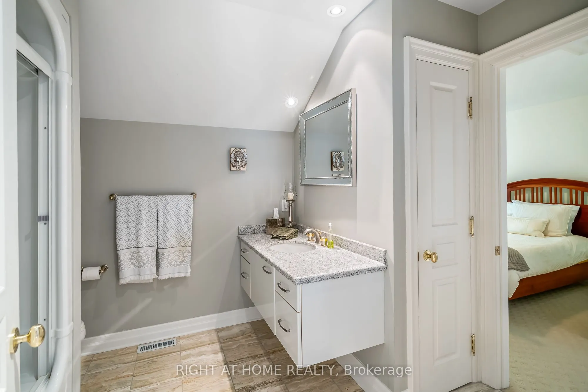 222 Ricardo Street, #10