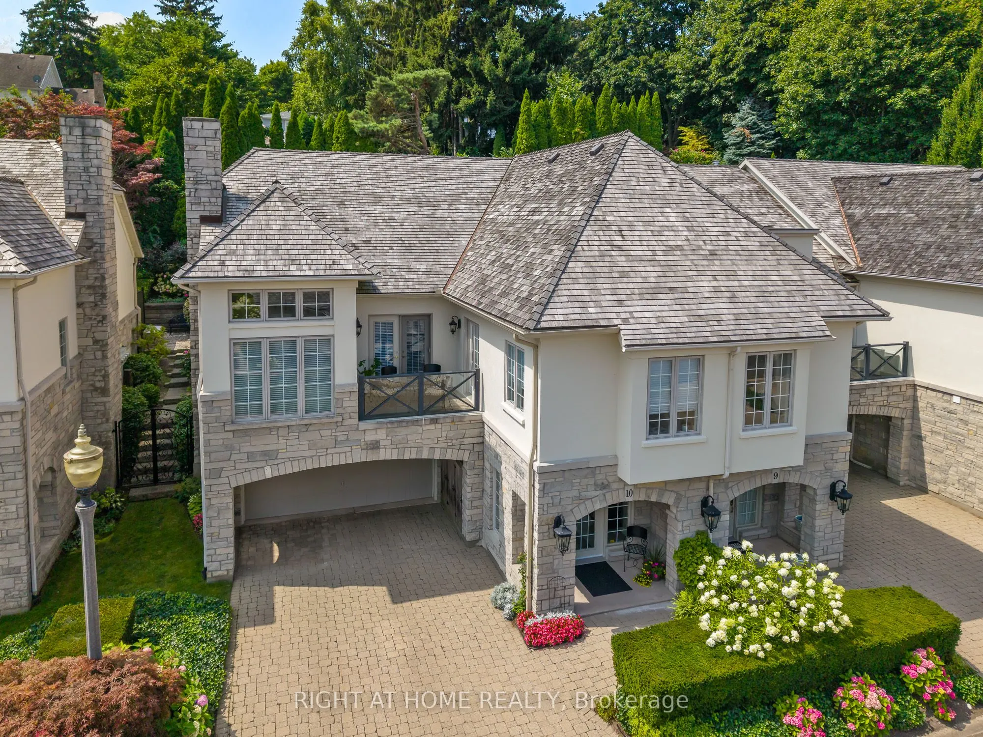222 Ricardo Street, #10