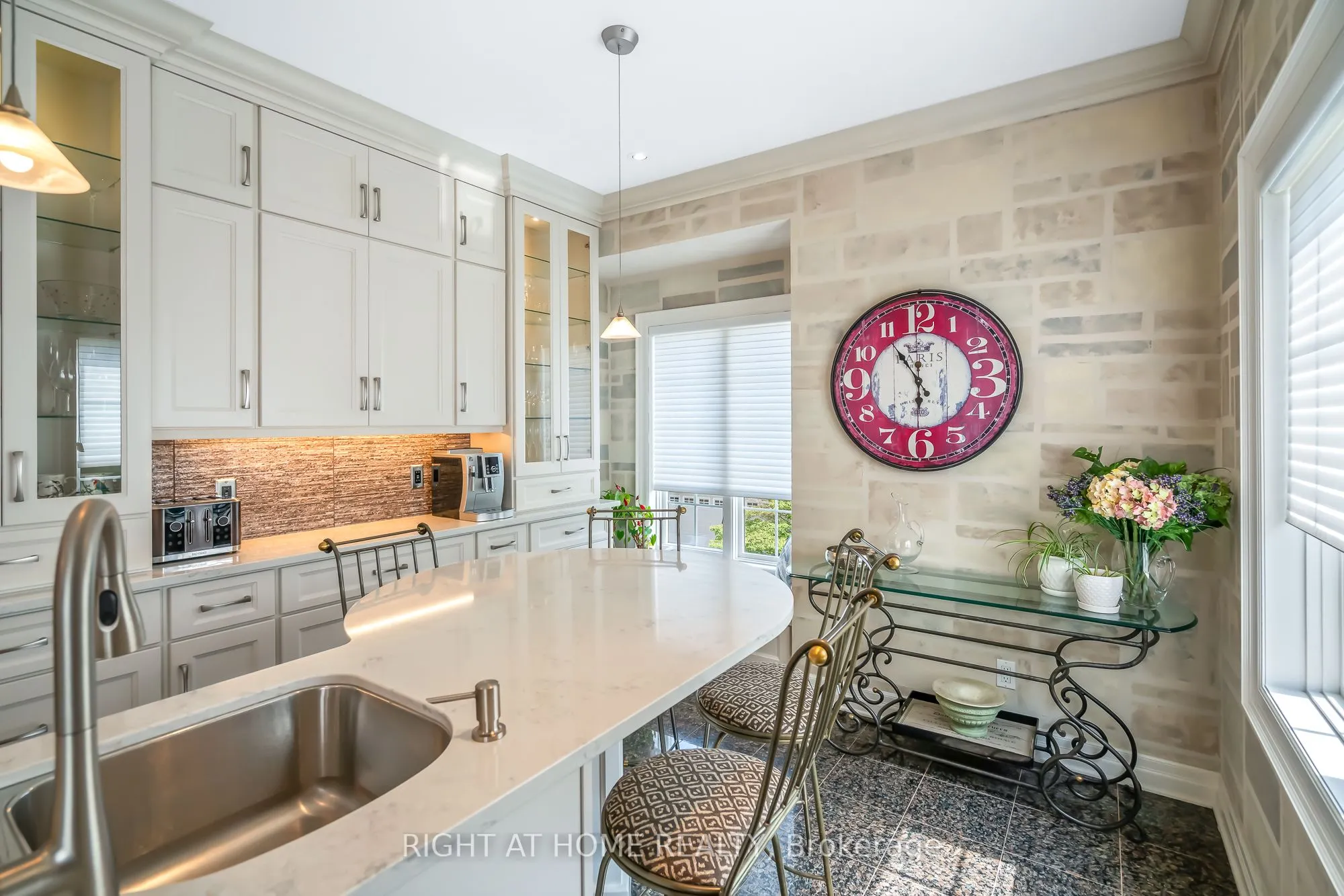 222 Ricardo Street, #10