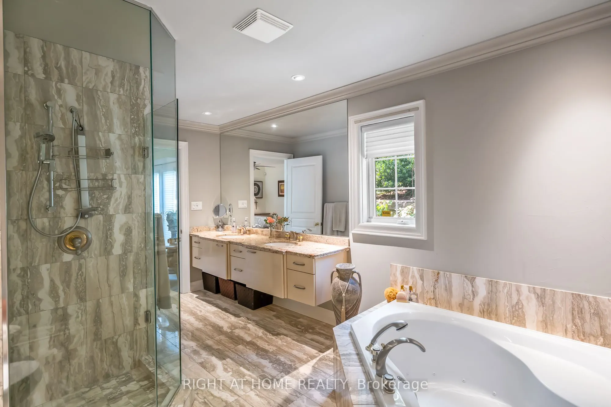 222 Ricardo Street, #10