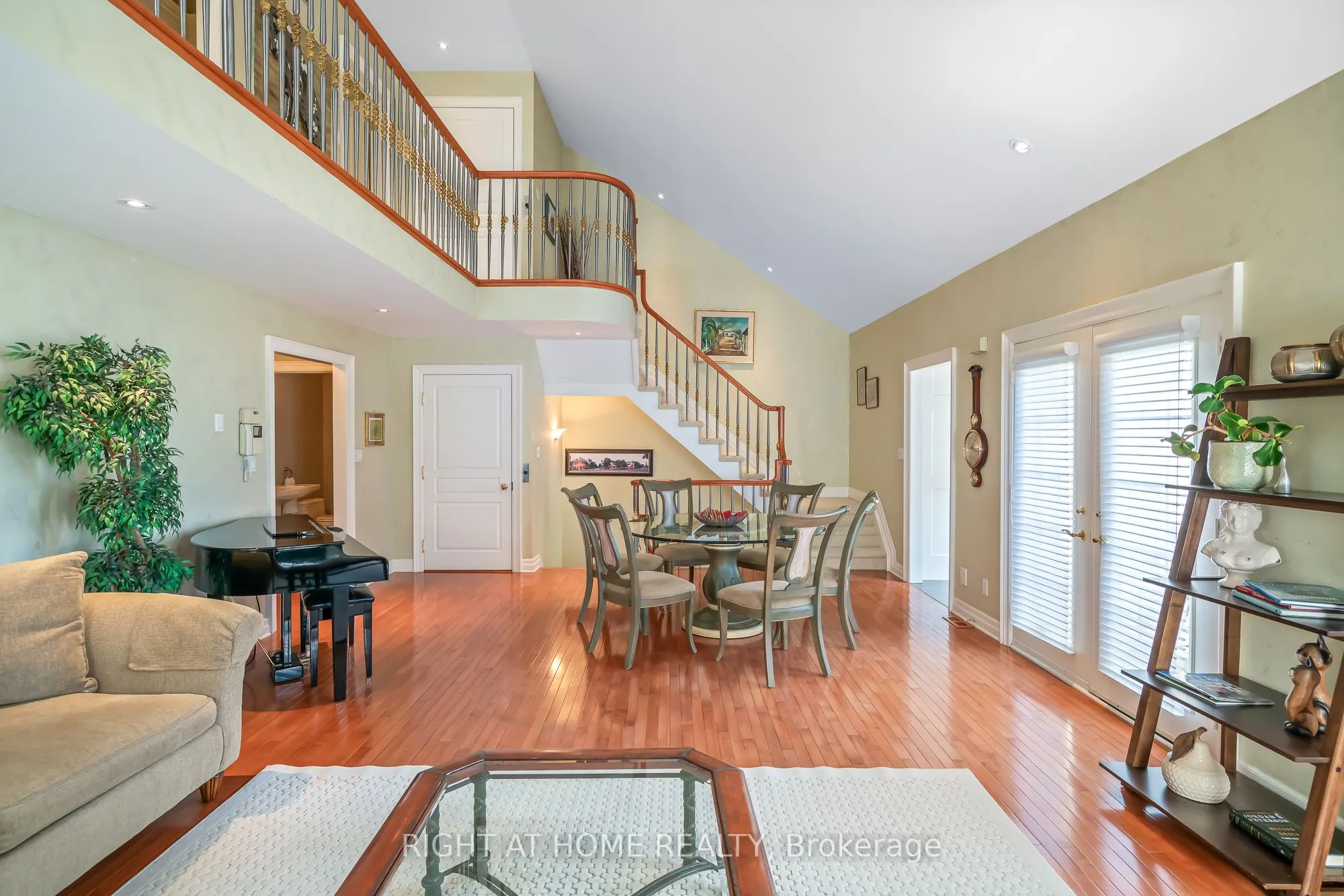 222 Ricardo Street, #10