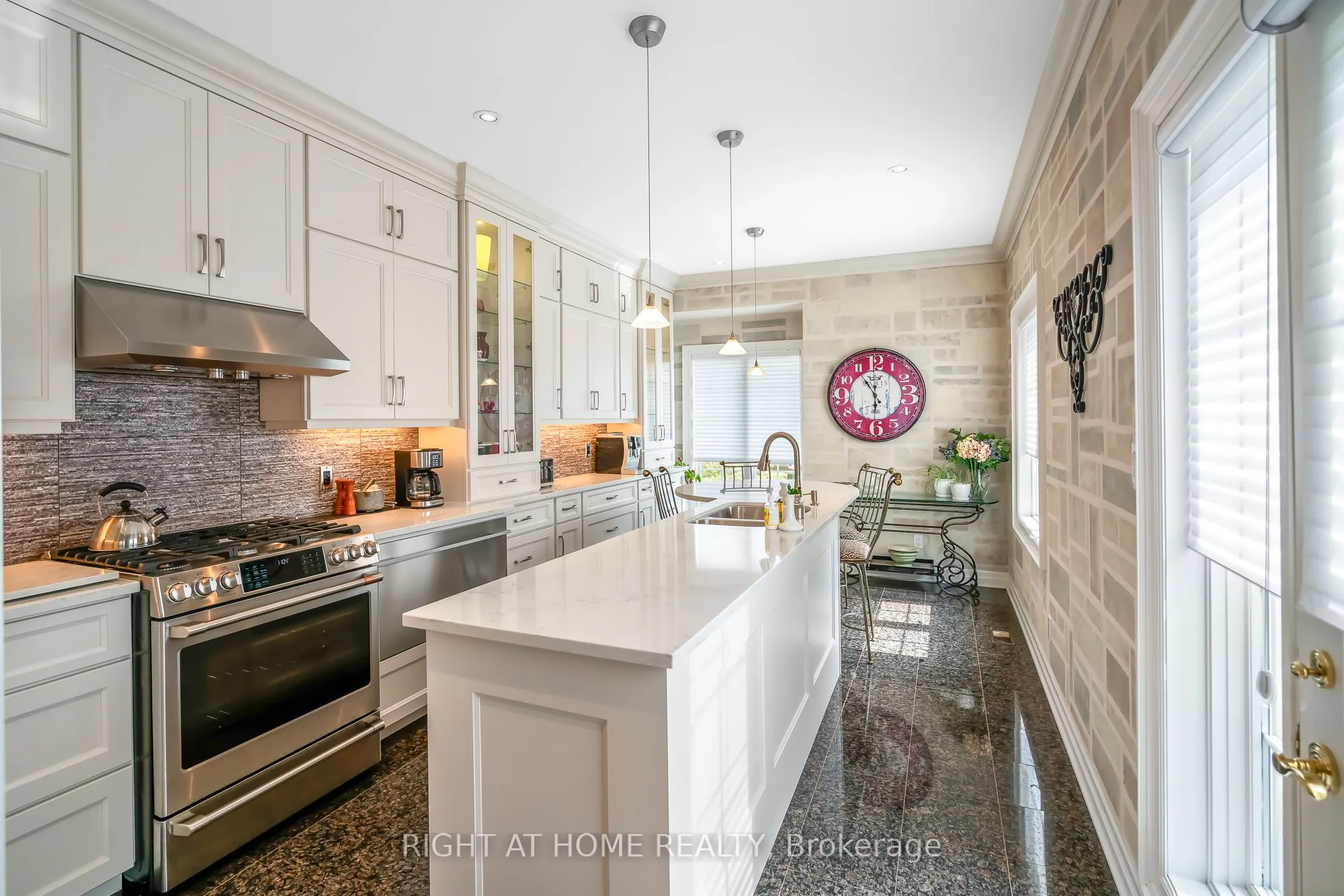 222 Ricardo Street, #10