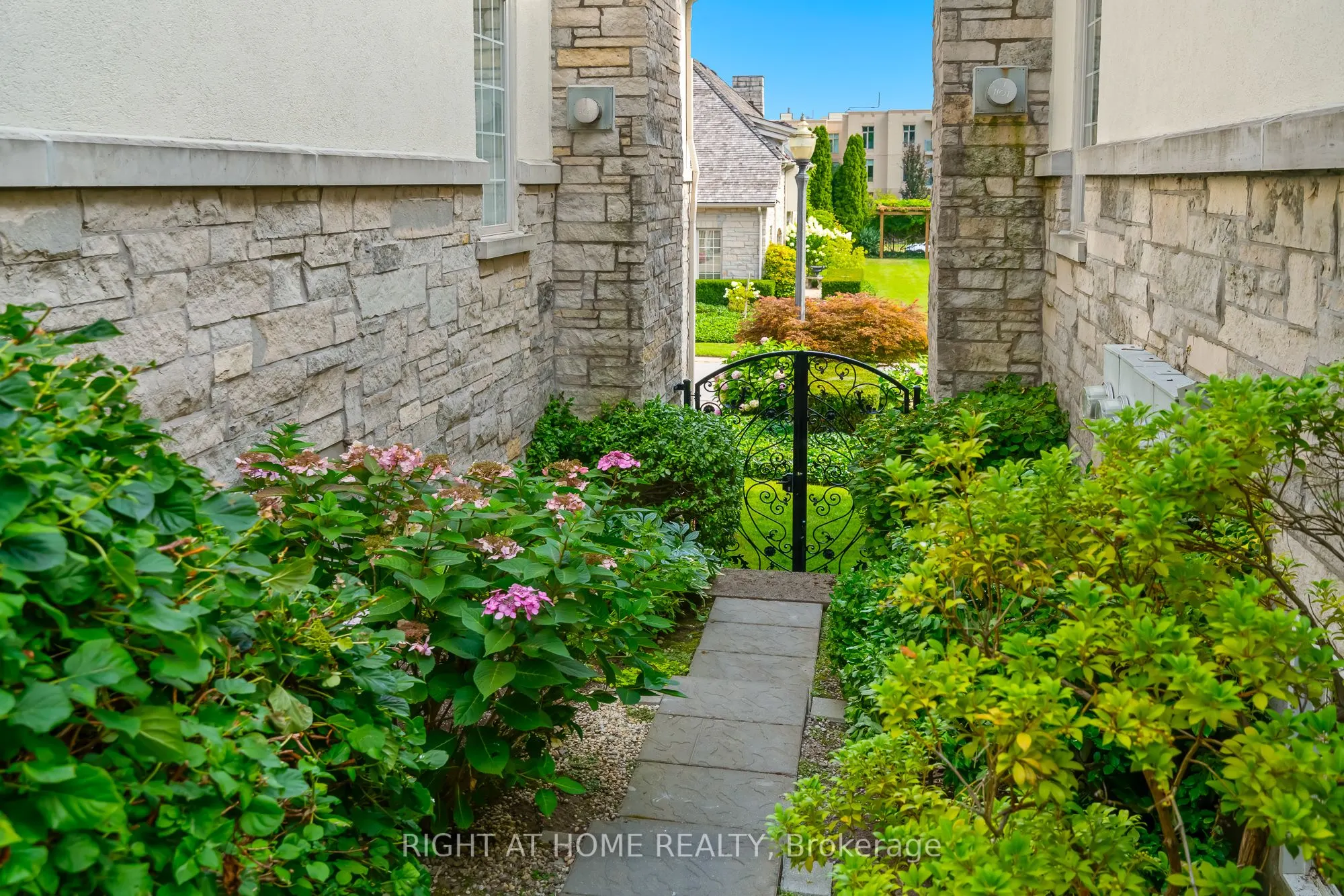 222 Ricardo Street, #10