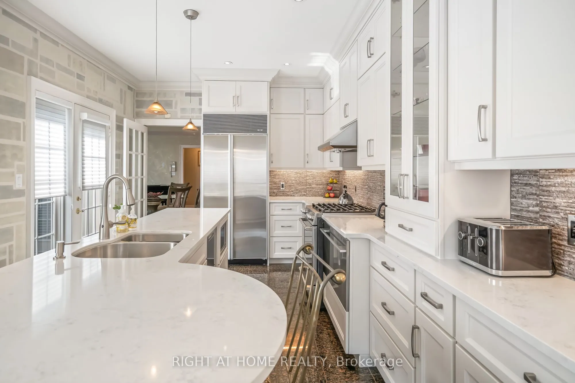 222 Ricardo Street, #10