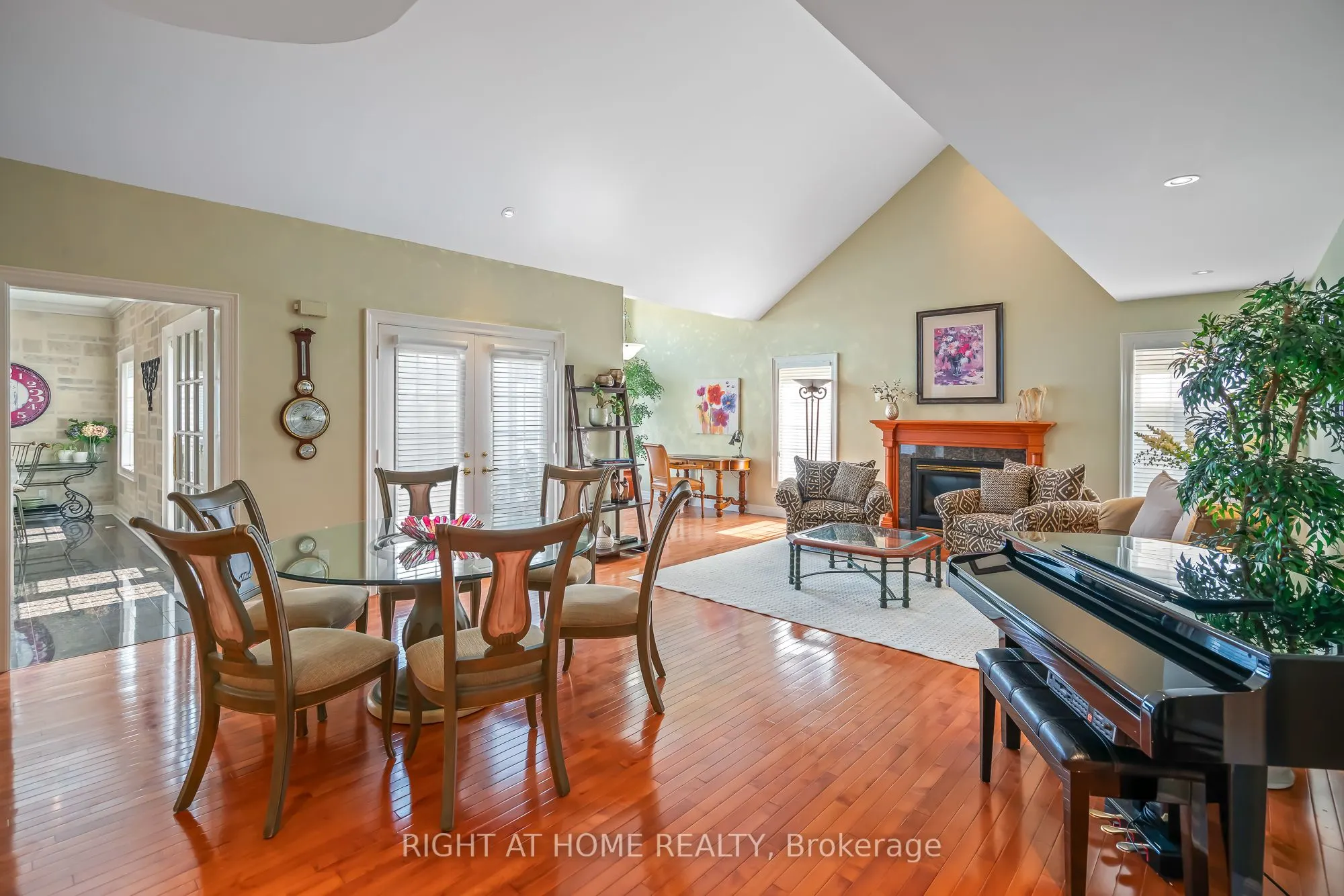 222 Ricardo Street, #10