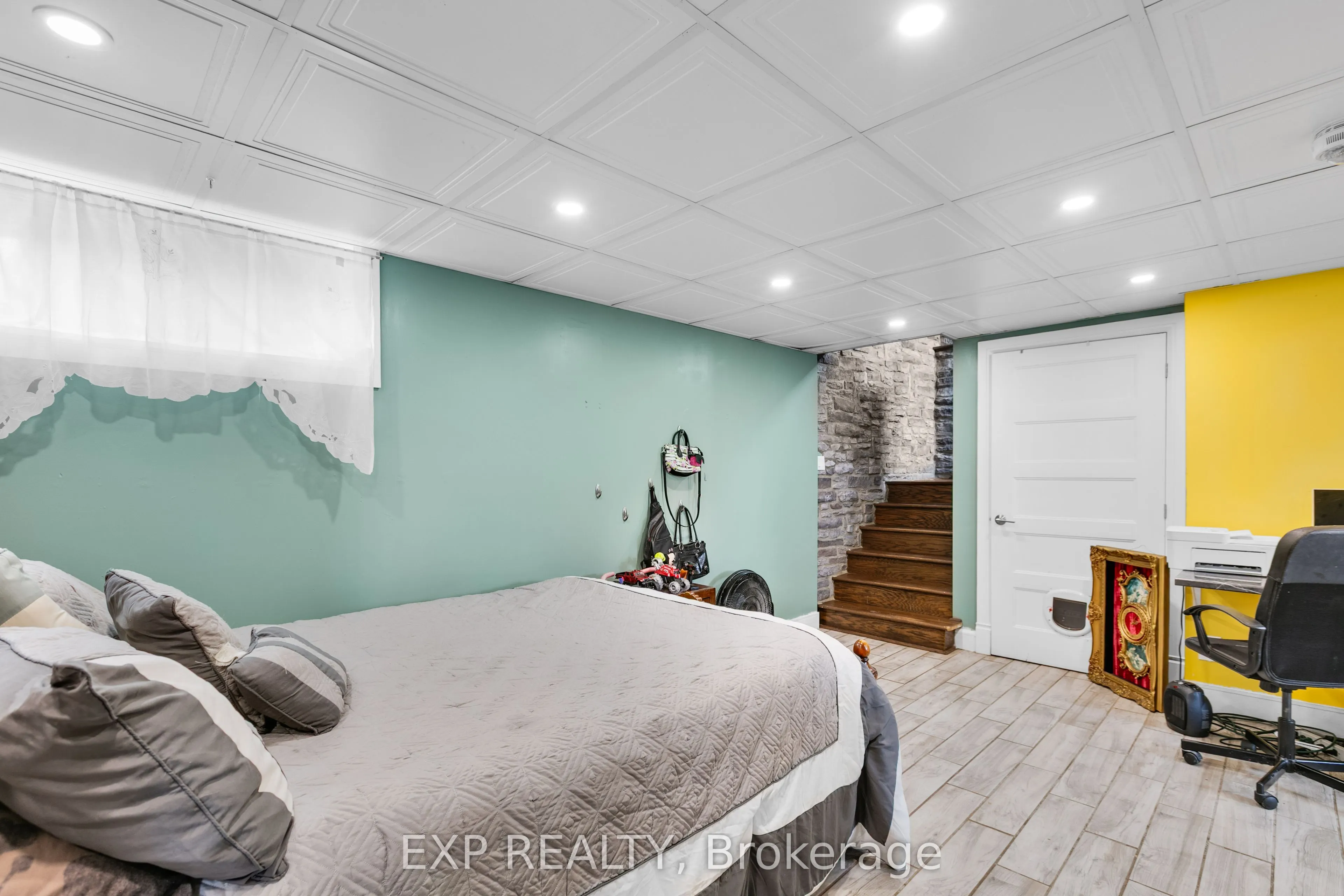 891 Lacroix Road