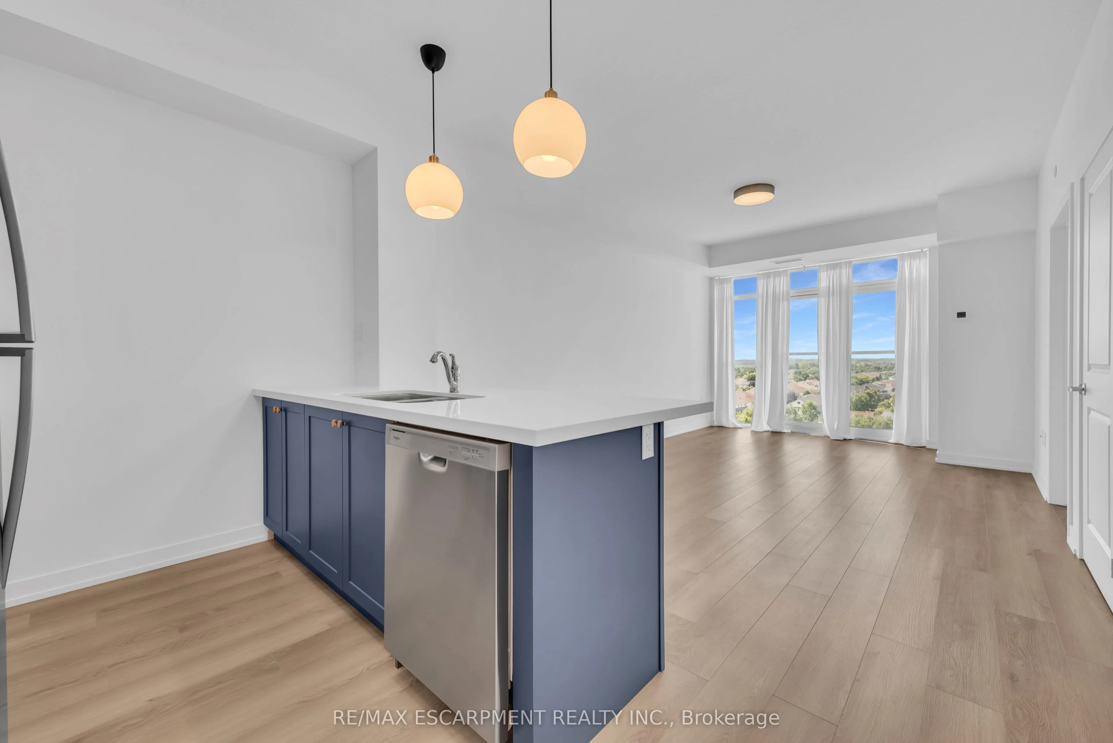470 Dundas Street E, #904