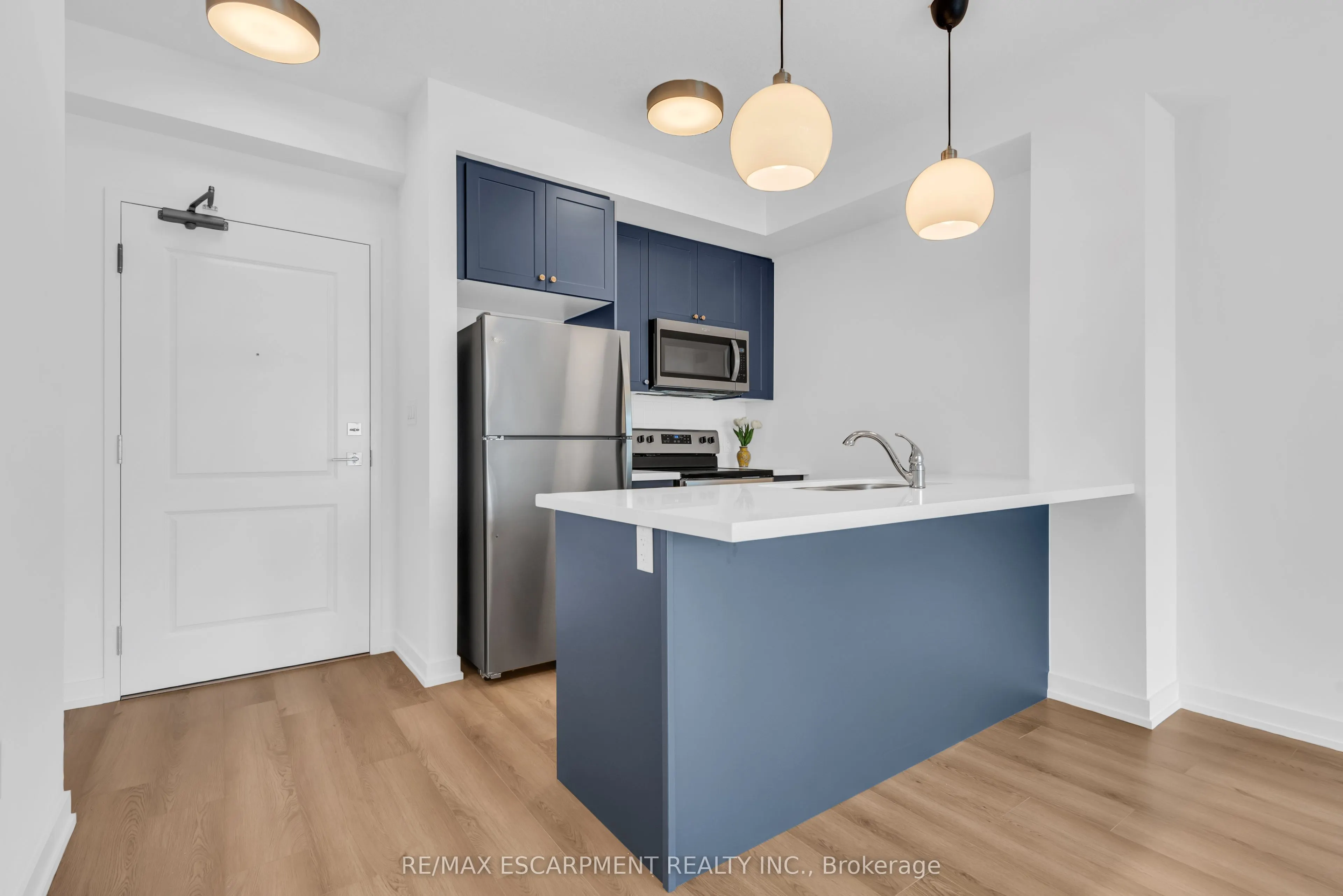 470 Dundas Street E, #904