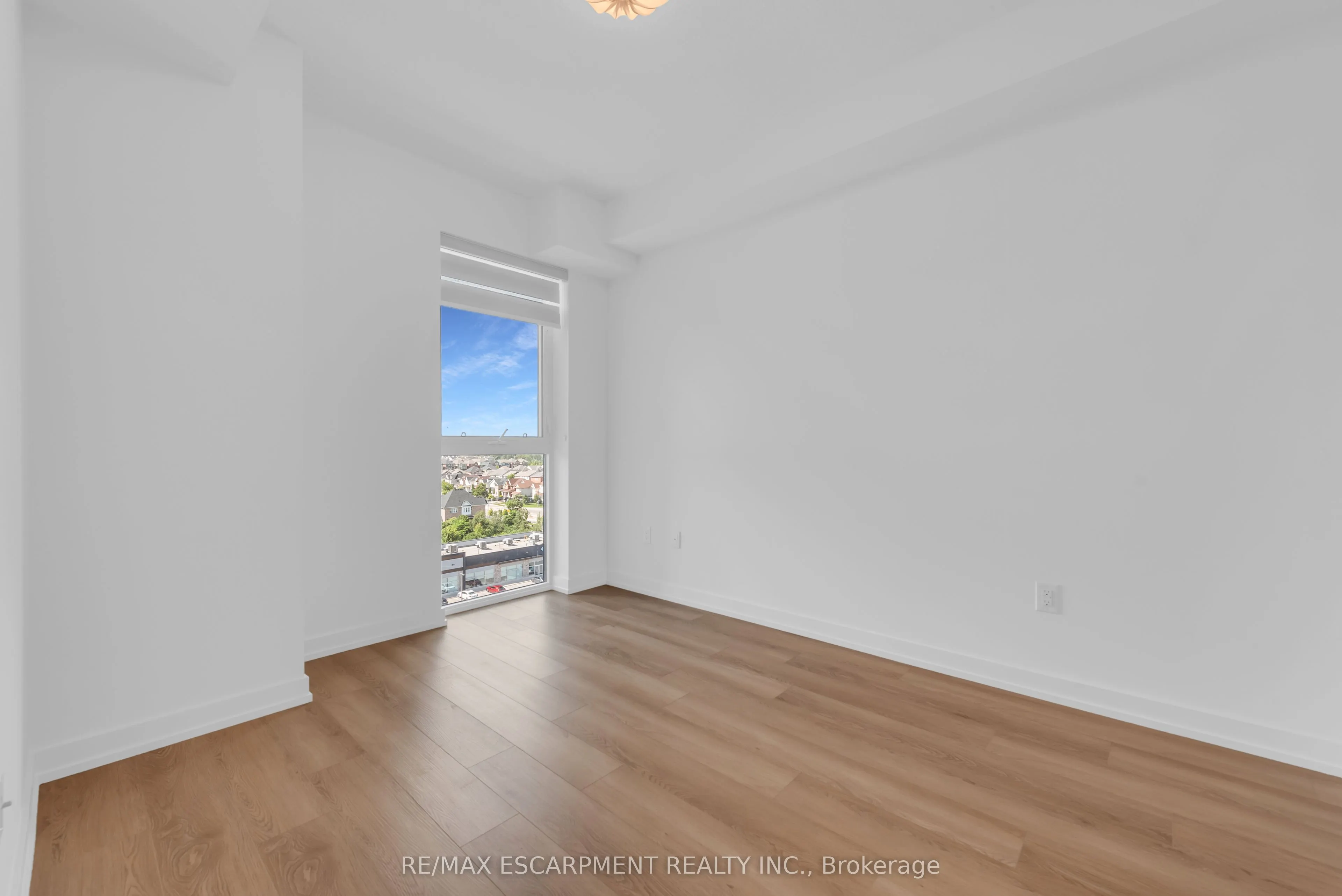 470 Dundas Street E, #904